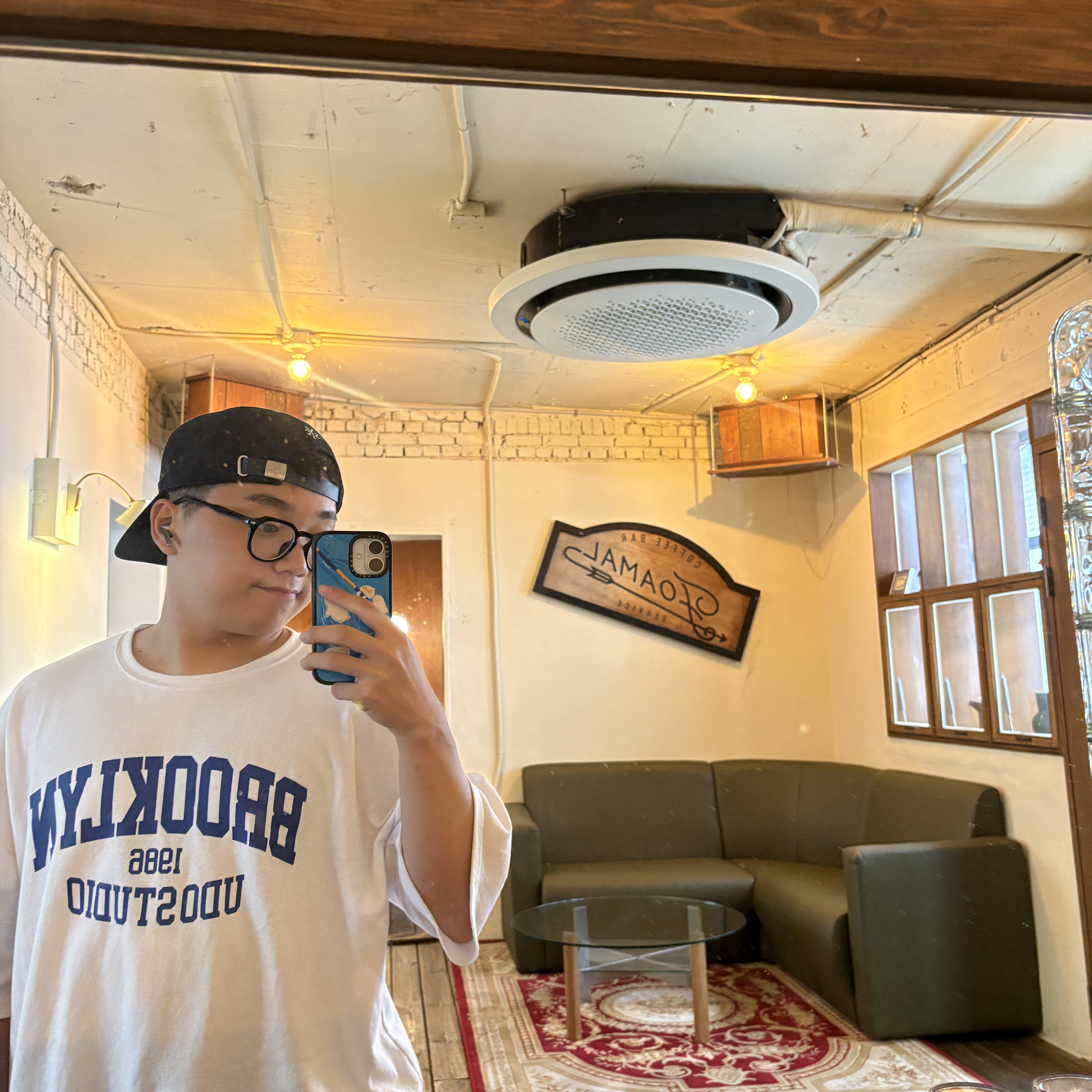 [예약 배송] Sunday Ceremony Sy Classic Vintage Logo Cap - Navy 착용 스타일 - 3