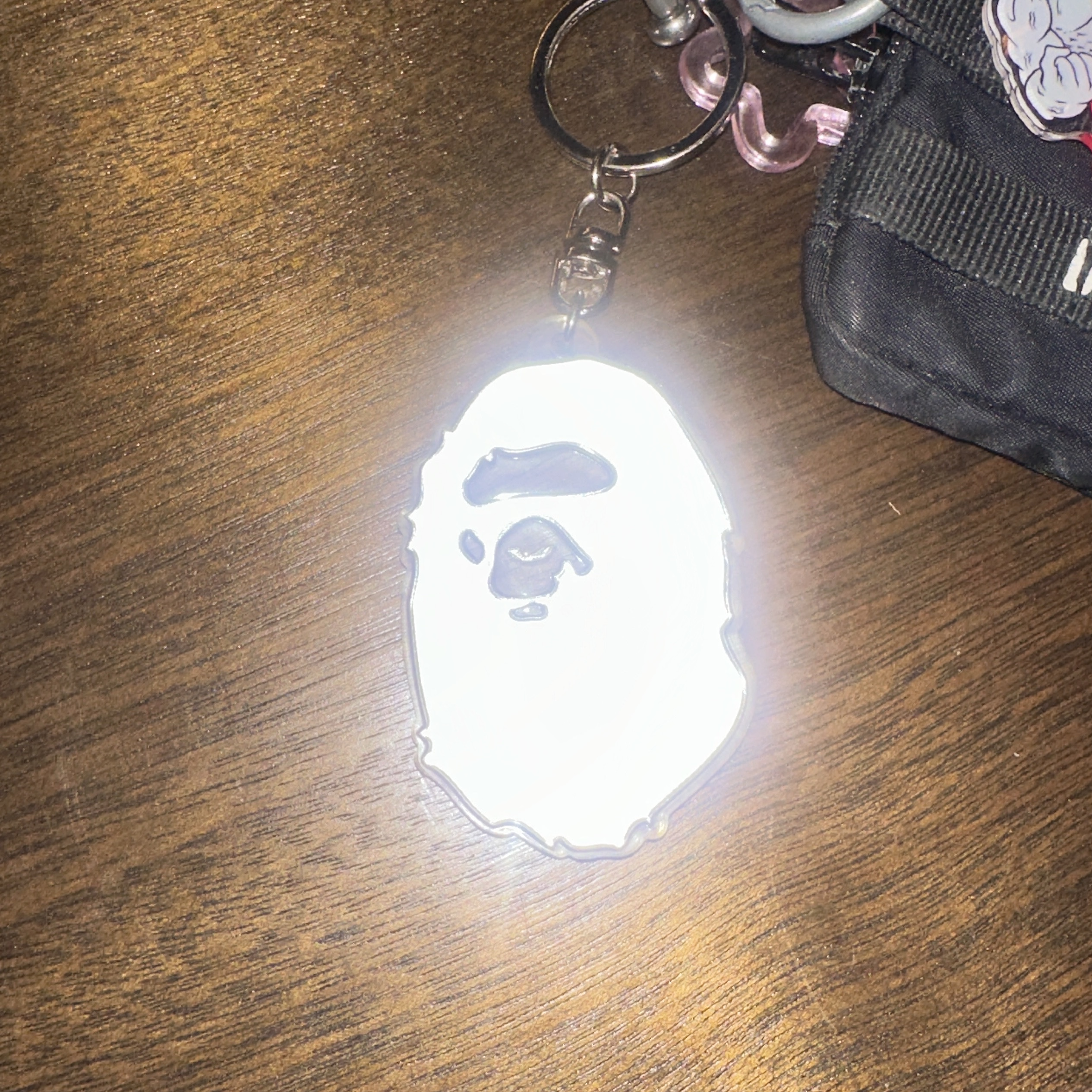 BAPE Ape Head Reflective Keychain Black 착용 스타일