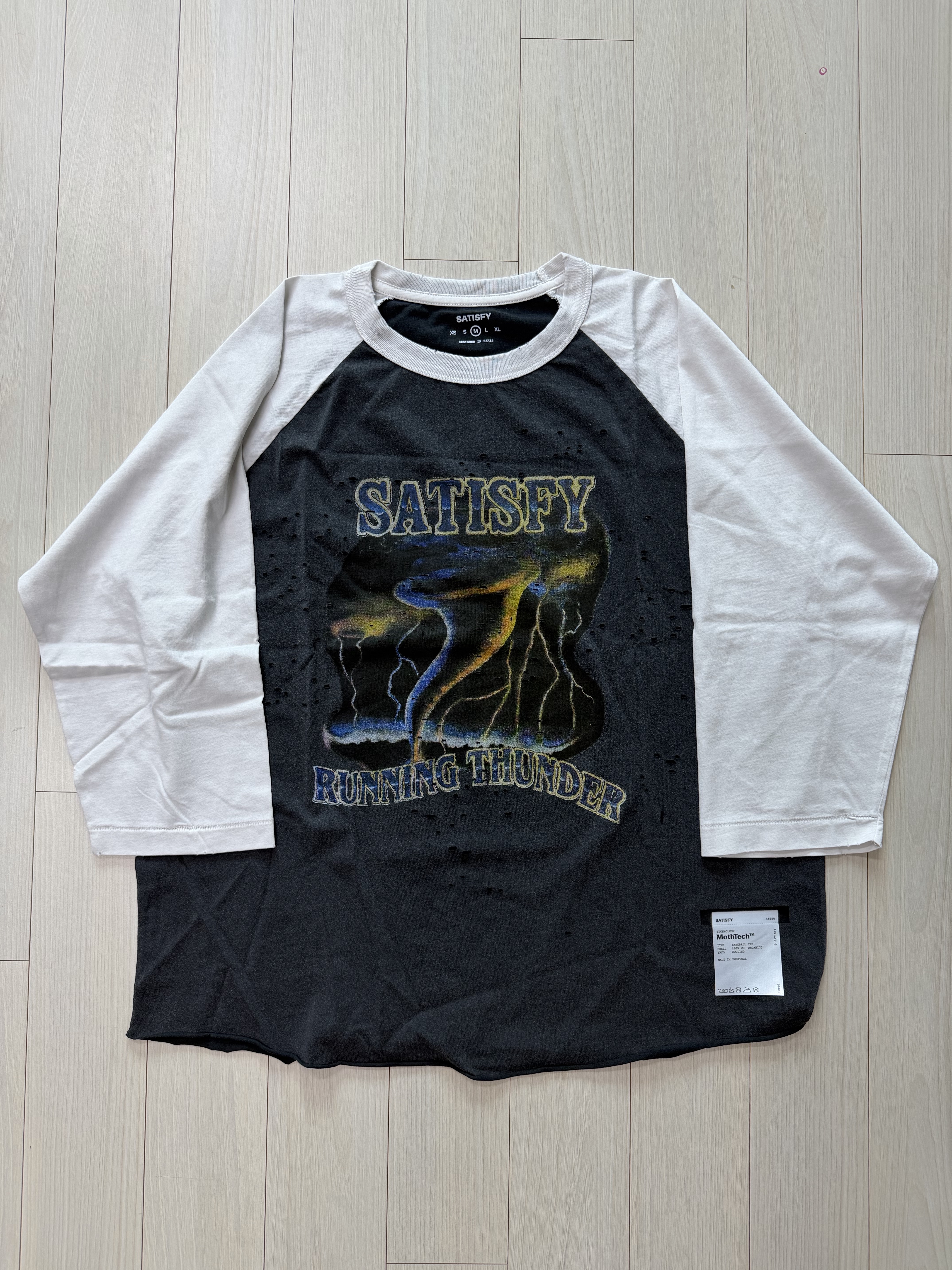 Satisfy Mothtech Baseball T-Shirt Off White Aged Black 착용 스타일 - 1