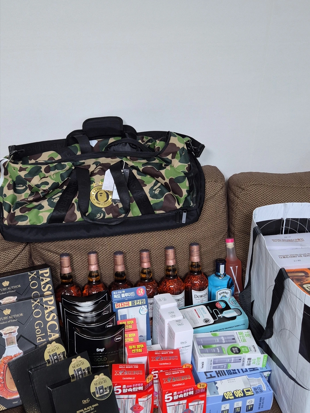Adidas x BAPE Duffle Bag Crew Green 착용 스타일