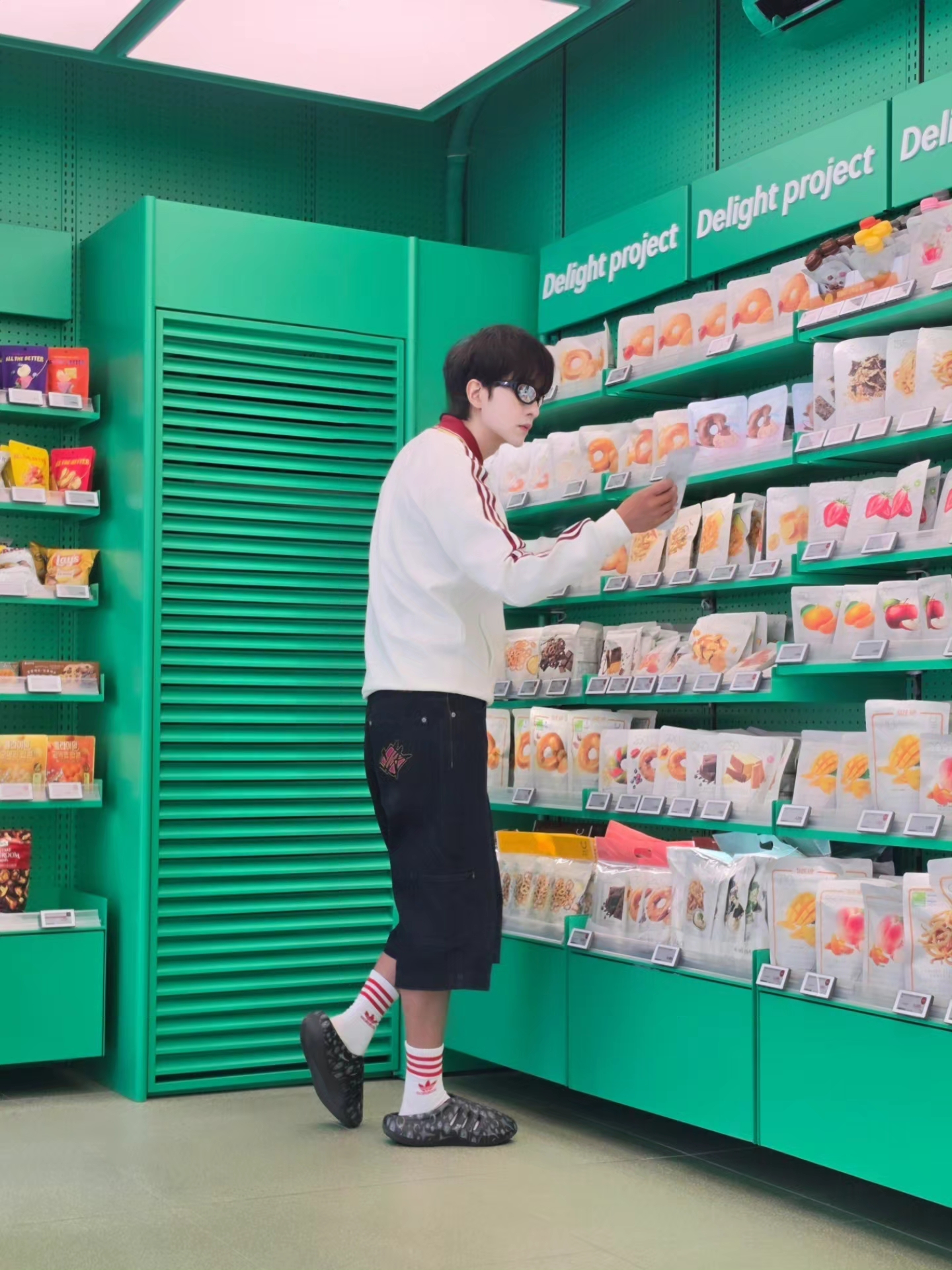 Adidas Spain Away Anthem Jacket Off White - KR Sizing (Non Marking Ver.), Adidas Spain Away Anthem Jacket Off White - US Sizing (Non Marking Ver.) 착용 스타일 - 2