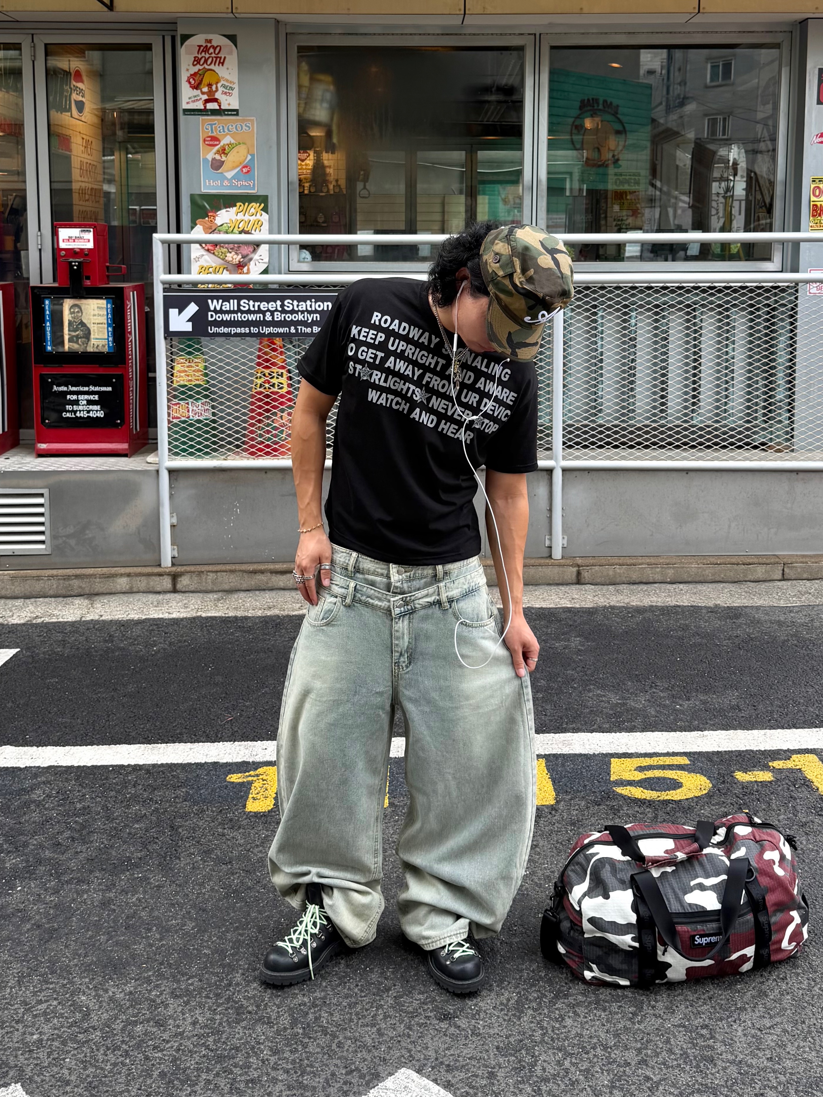 Supreme Duffle Bag Red Camo - 26SS, Apple EarPods USB-C Connector (Korean Ver.) 착용 스타일 - 5