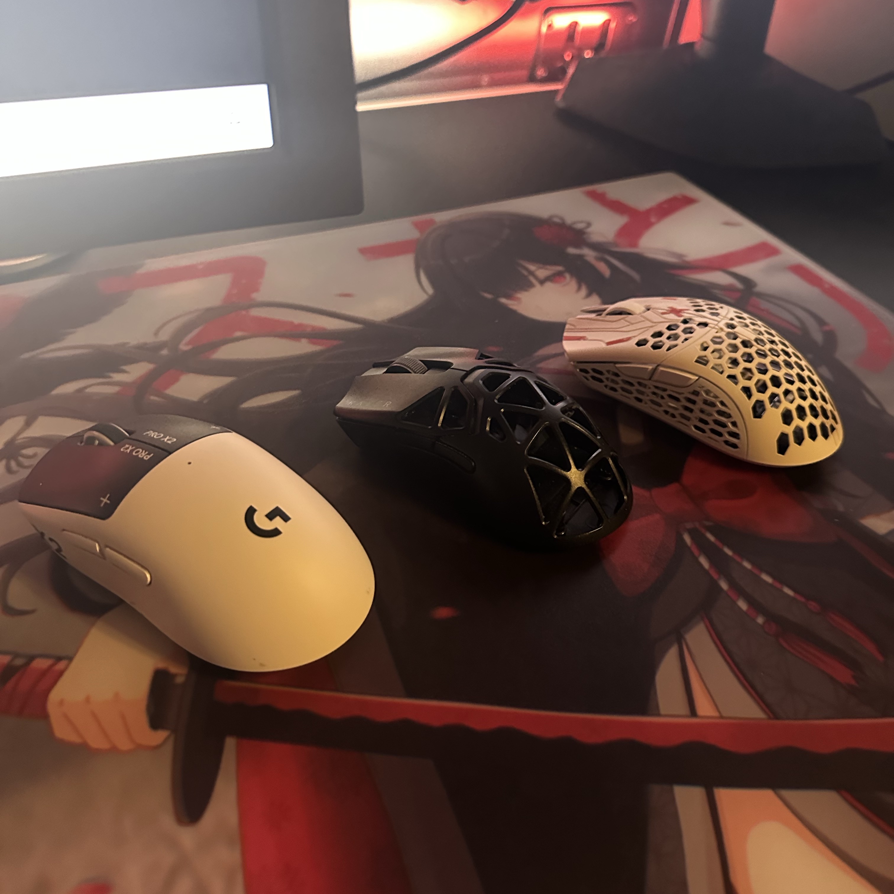 Logitech G Pro X 2 Superstrike Wireless Gaming Mouse Silver Black (Korean Ver.), Razer Viper Mini Signature Edition Black (Korean Ver.) 착용 스타일