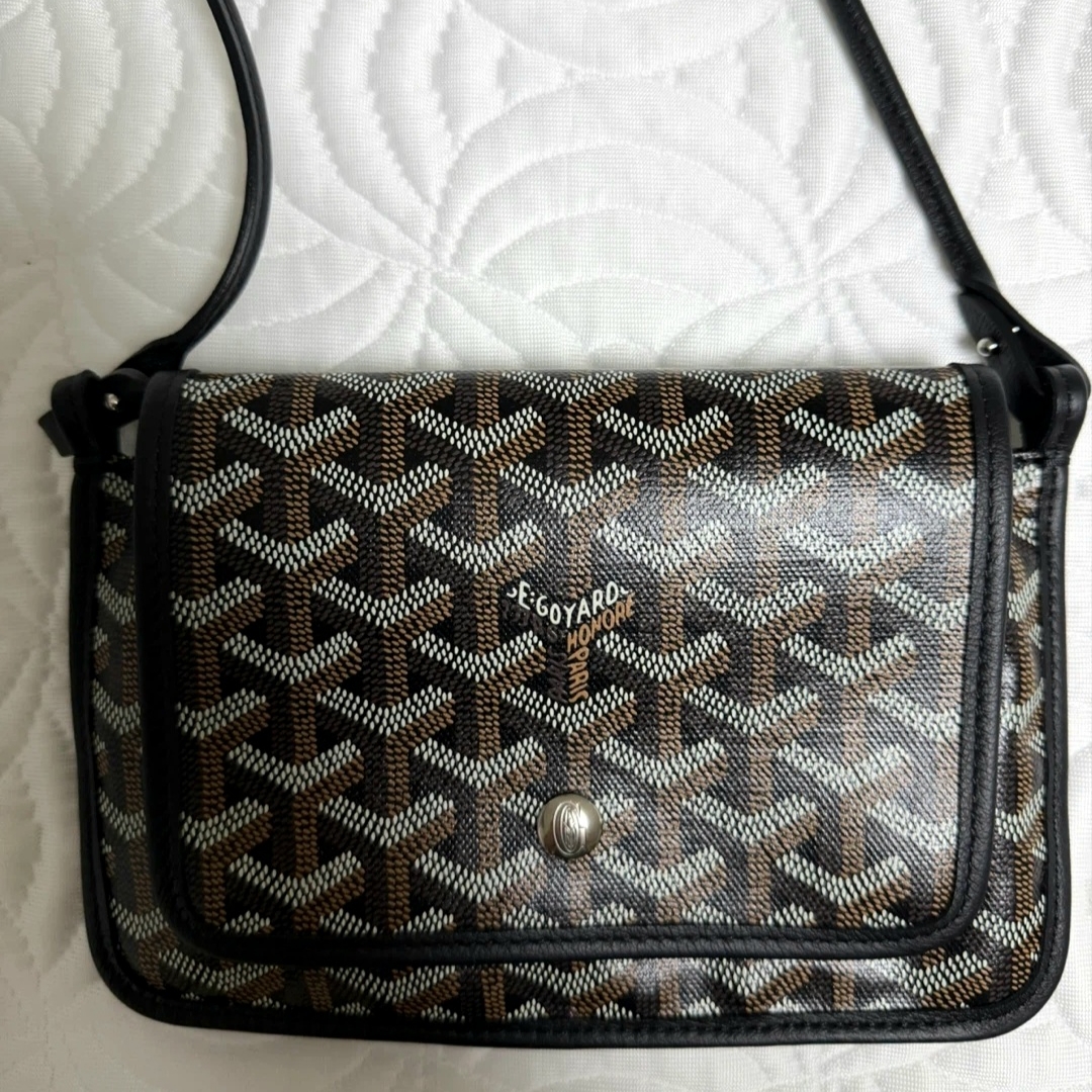 Goyard Plumet Pocket Wallet Black 착용 스타일 - 1