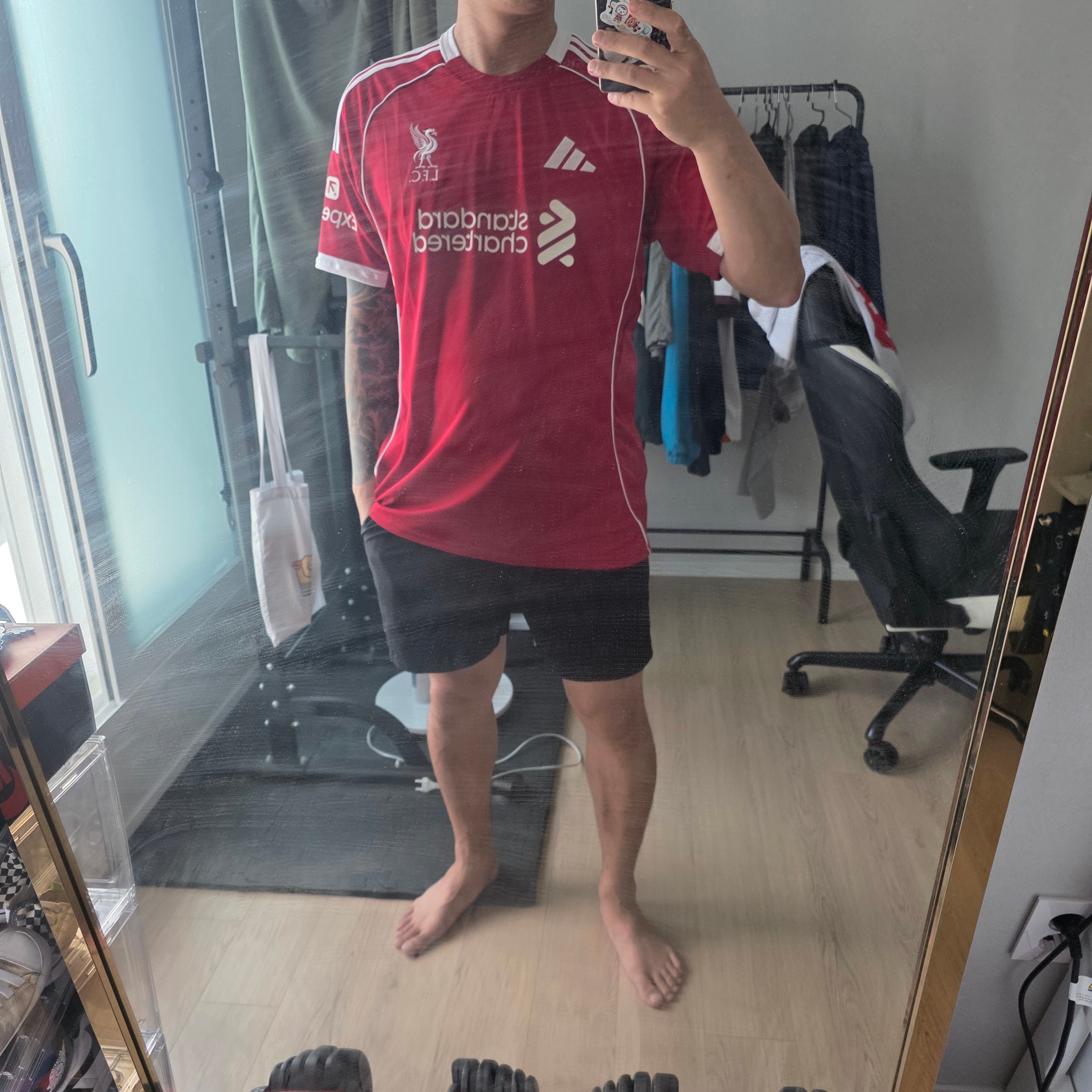 Adidas Liverpool FC 2025/26 Home Jersey Strawberry Red - KR Sizing (Non Marking Ver.) 착용 스타일