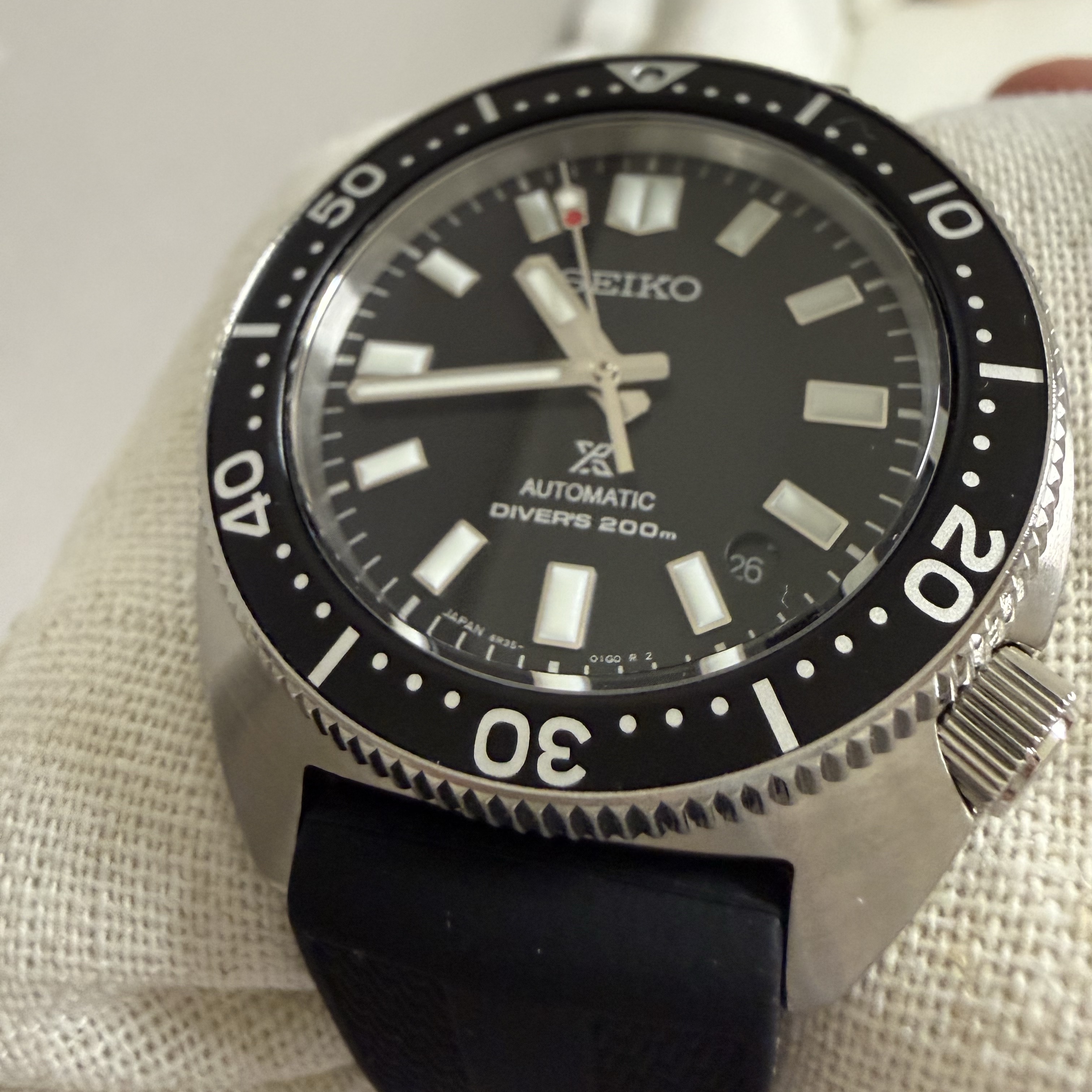 Seiko Prospex SRPE93 Black, Seiko Prospex SPB317J1 Black 착용 스타일 - 2