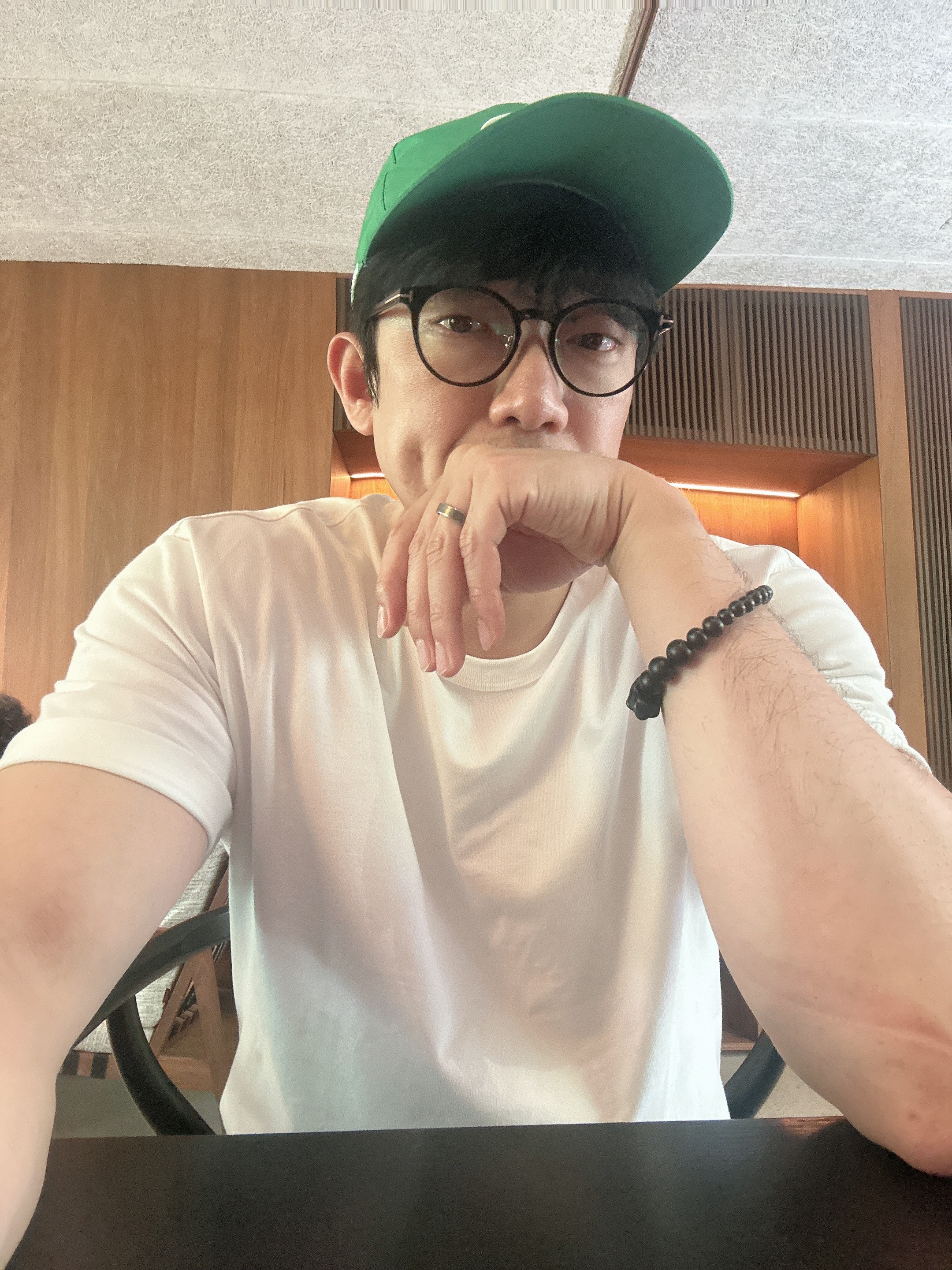 Ten C Logo Patch Cotton T-Shirt White, (W) Zara Soft Gathered Loafer Black 착용 스타일 - 2