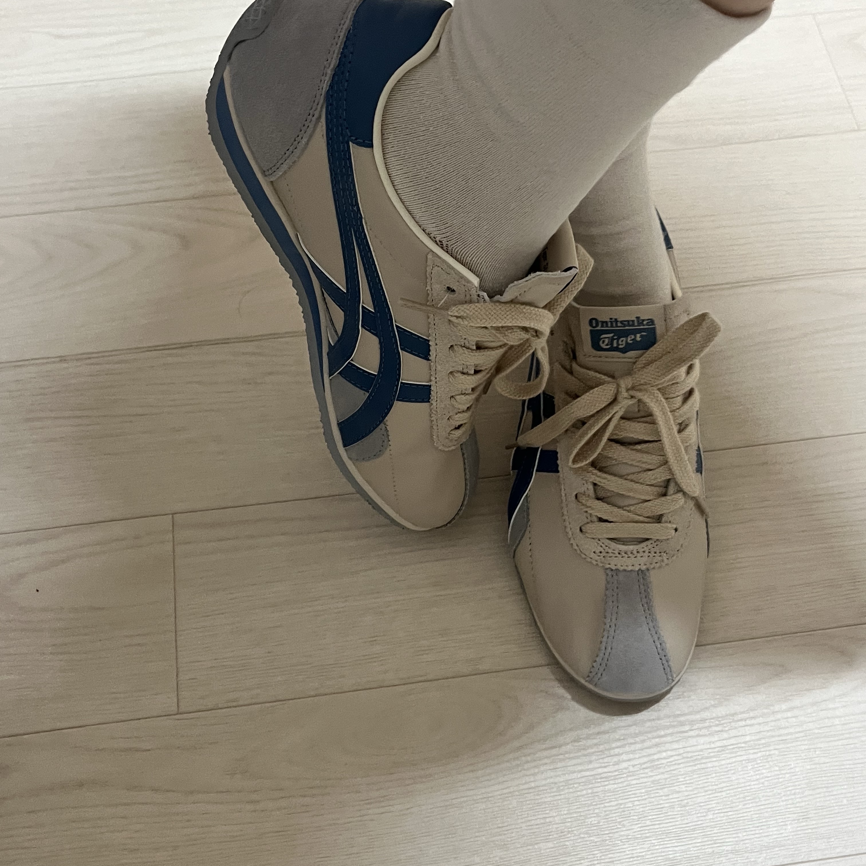 Onitsuka Tiger Runspark Cream Light Blue 착용 스타일 - 6