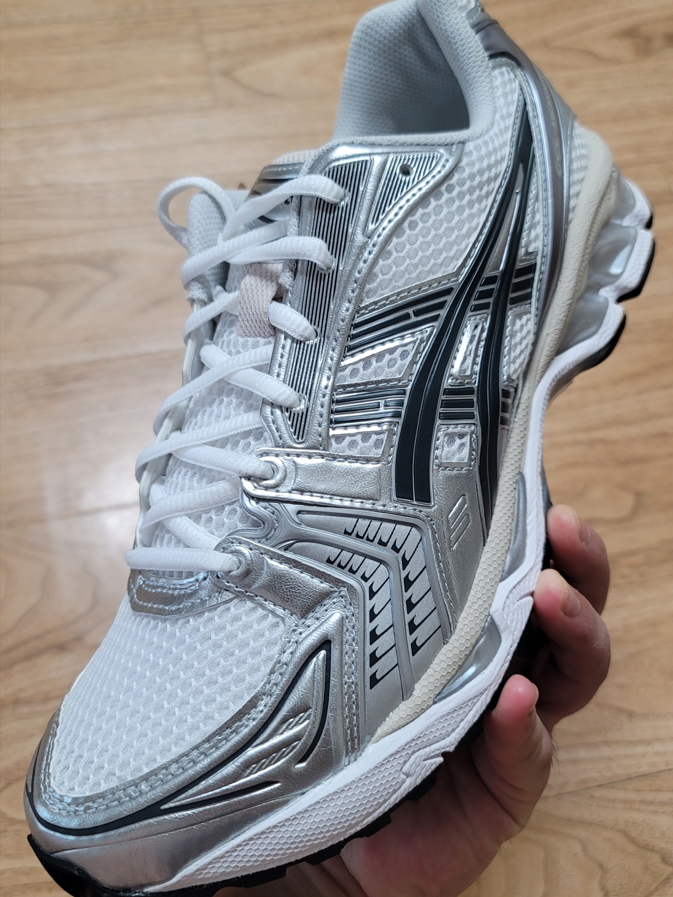 Asics Gel-Kayano 14 White Graphite Grey 착용 스타일