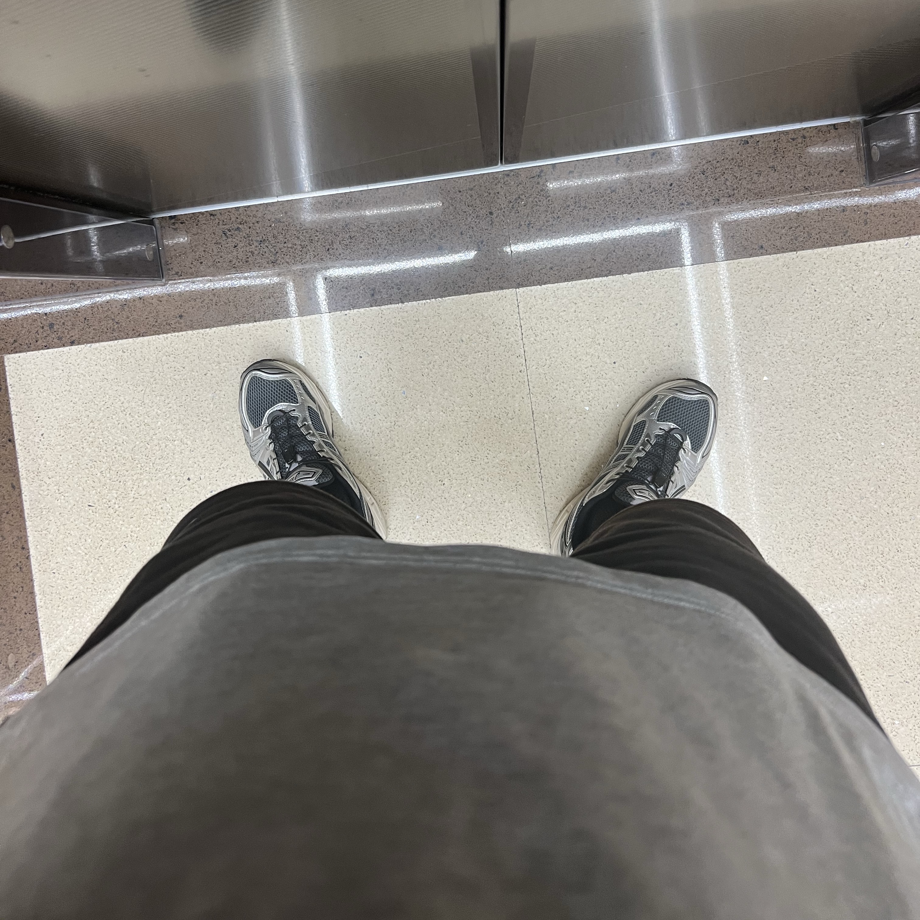 Asics Unlimited Gel-Kayano 14 Carrier Grey Black, Nike NRG Solo Swoosh Fleece Shorts Black - Asia 착용 스타일