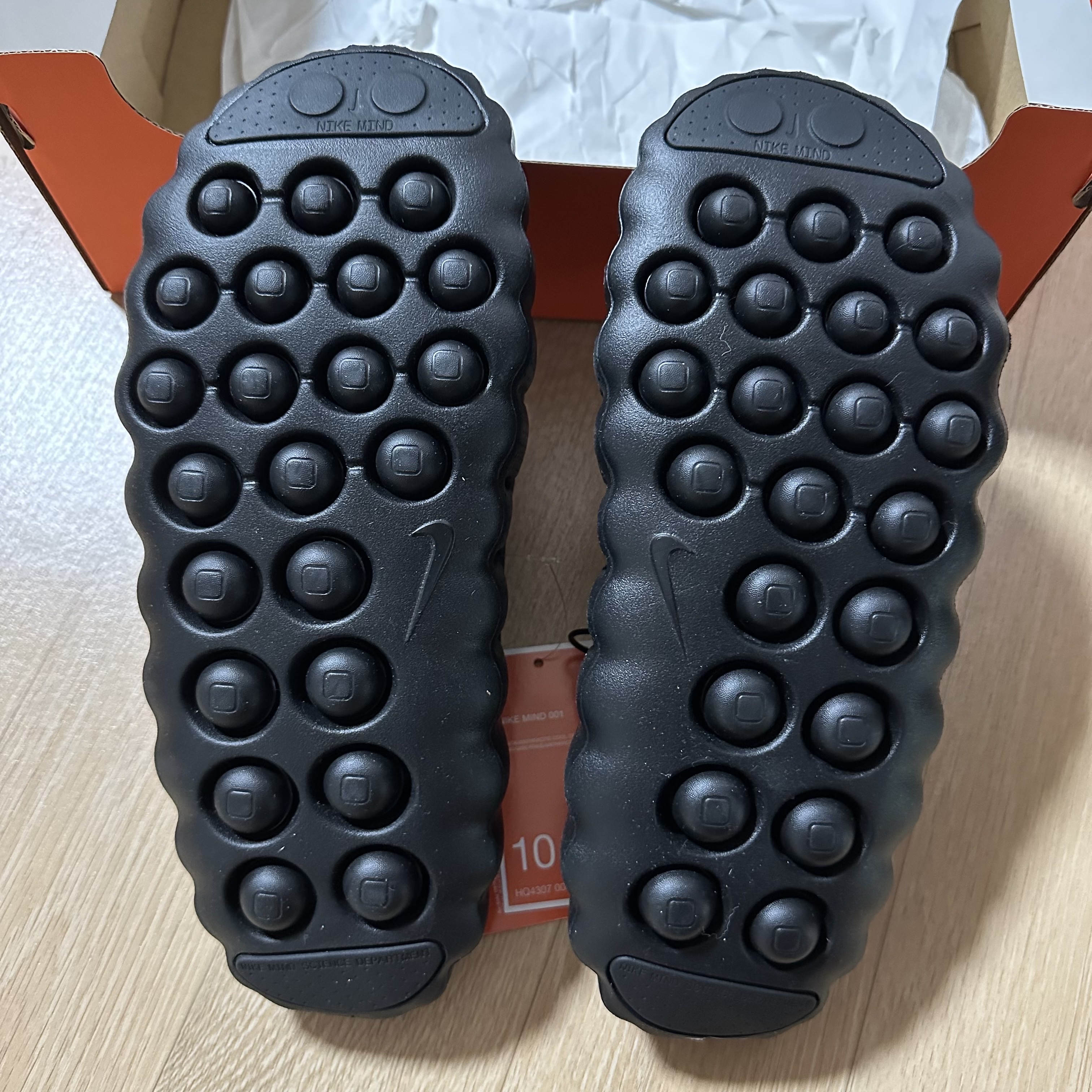 Nike Mind 001 Black Anthracite 착용 스타일 - 2