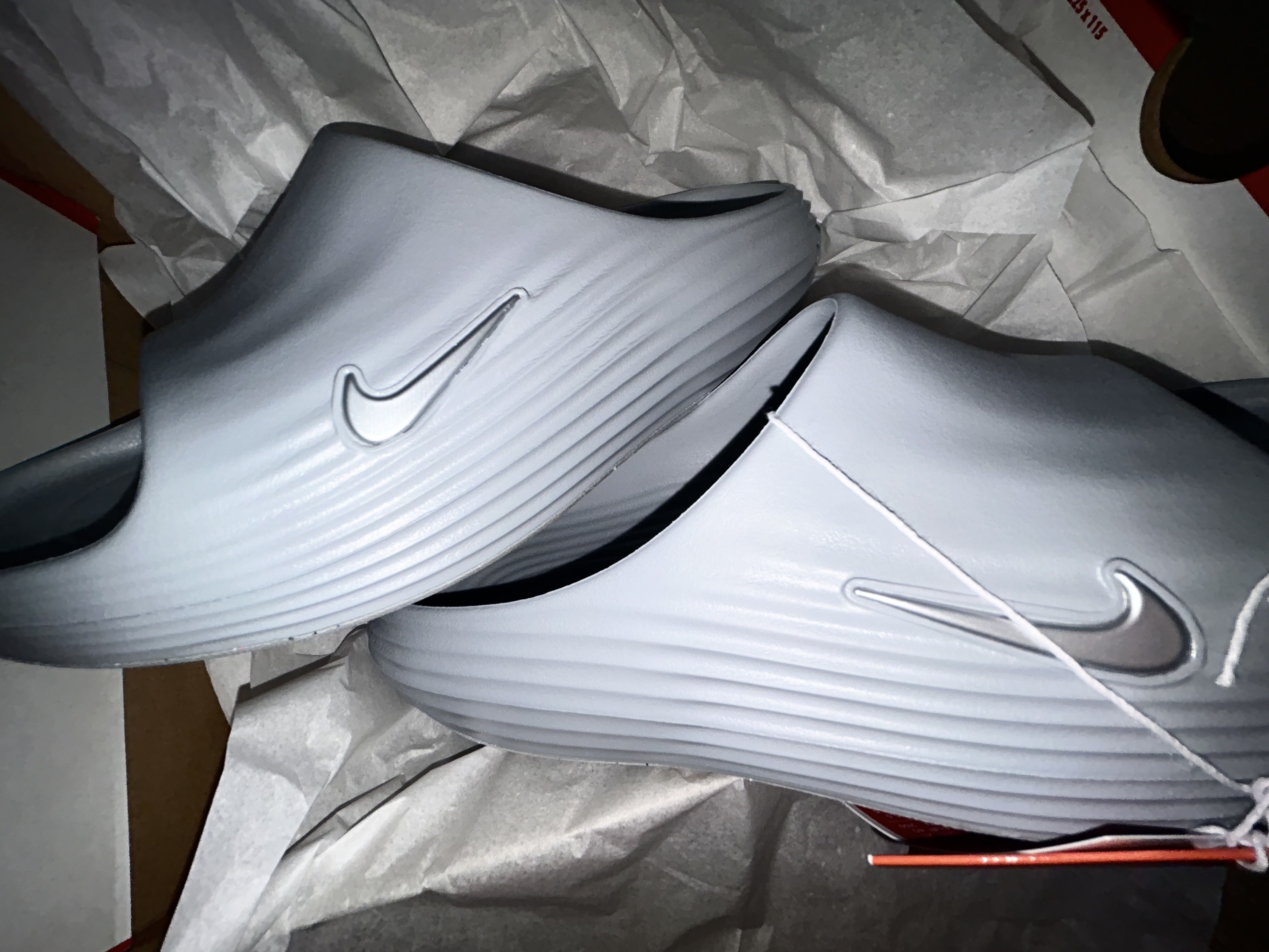 Nike ReactX Rejuven8 Slide Wolf Grey 착용 스타일