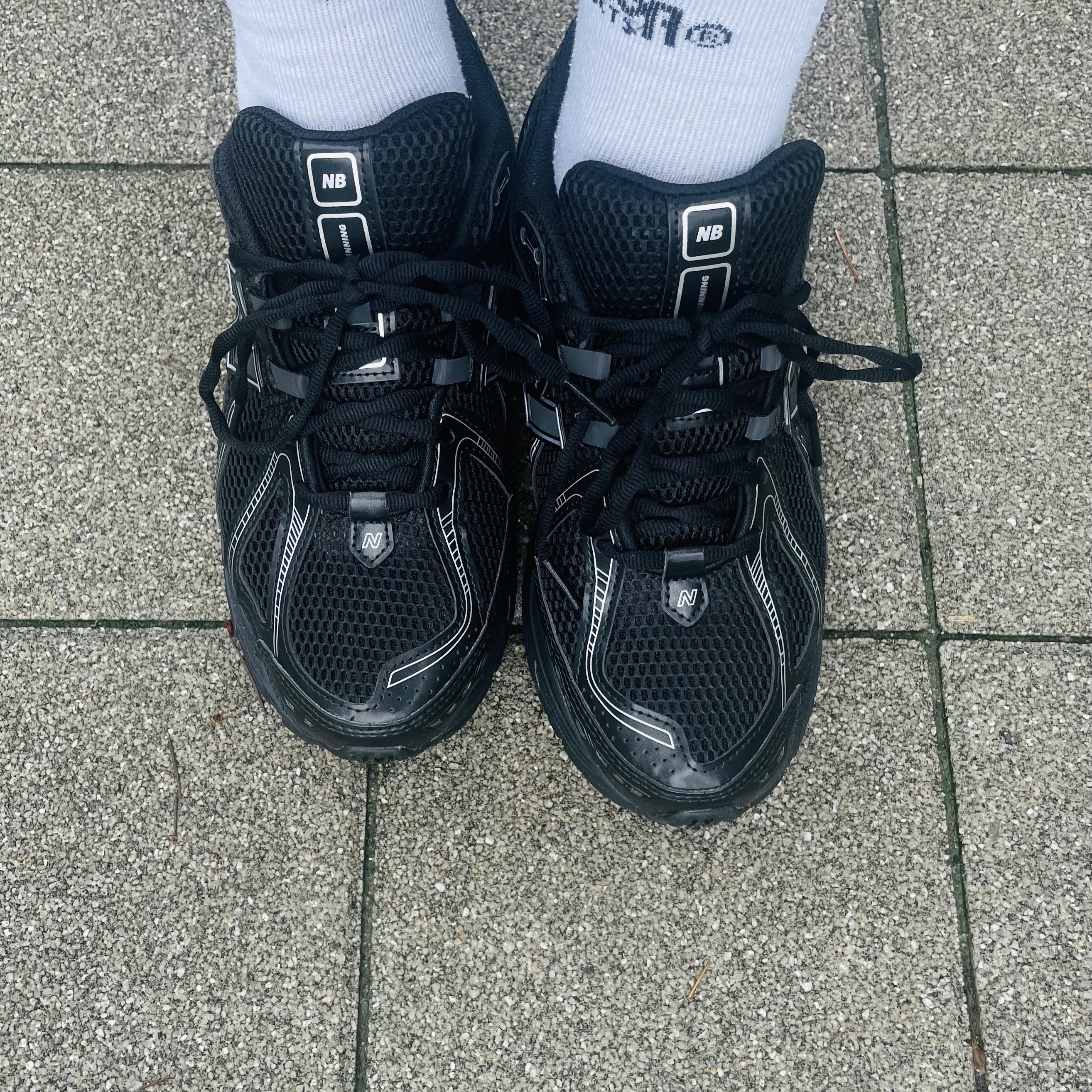 New Balance 1906R Black Silver Metallic 착용 스타일