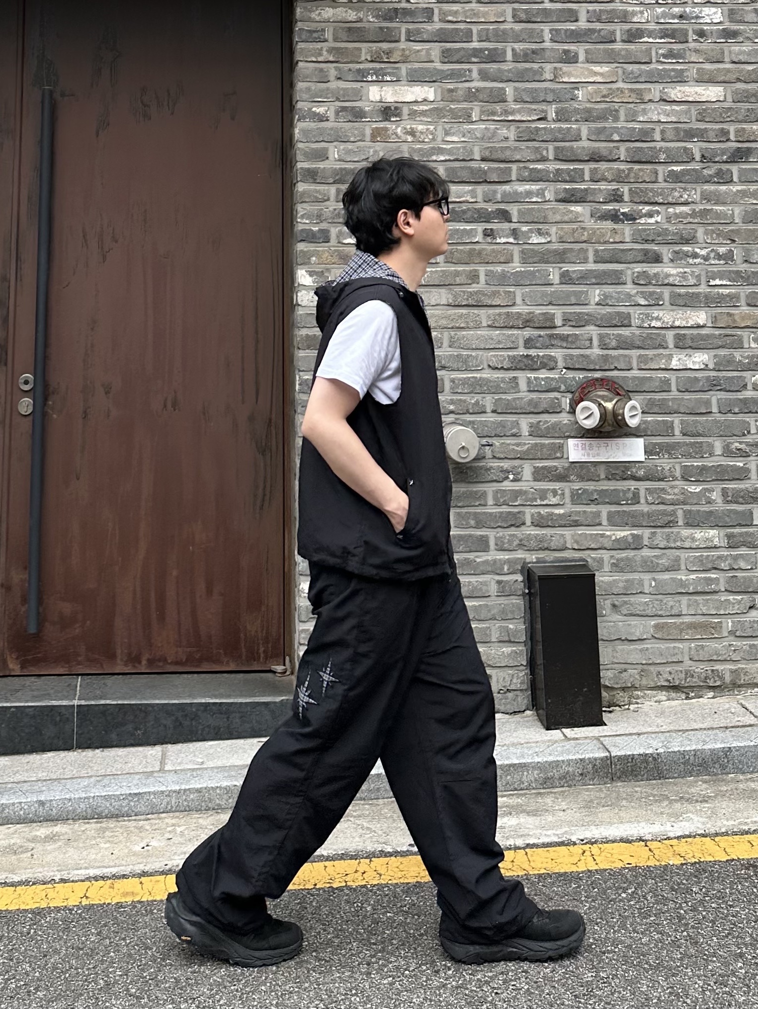 Hoka Kaha 2 Low Gore-Tex Black 착용 스타일 - 2