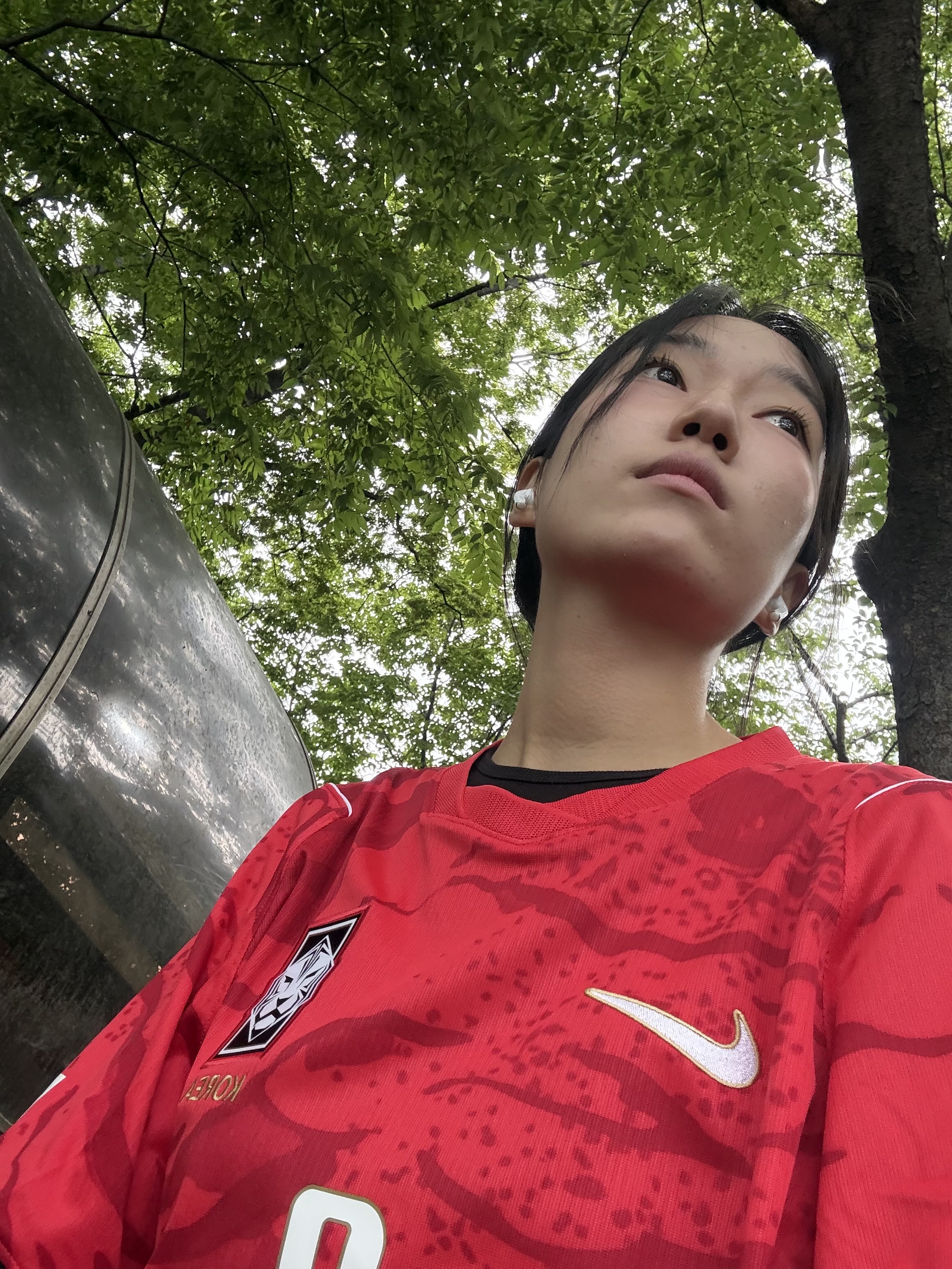 Nike Korea 2026 Stadium Home Dri-Fit Soccer Replica Jersey Global Red Black (Non Marking Ver.), (W) Crocs Classic Platform Clog Black 착용 스타일 - 1
