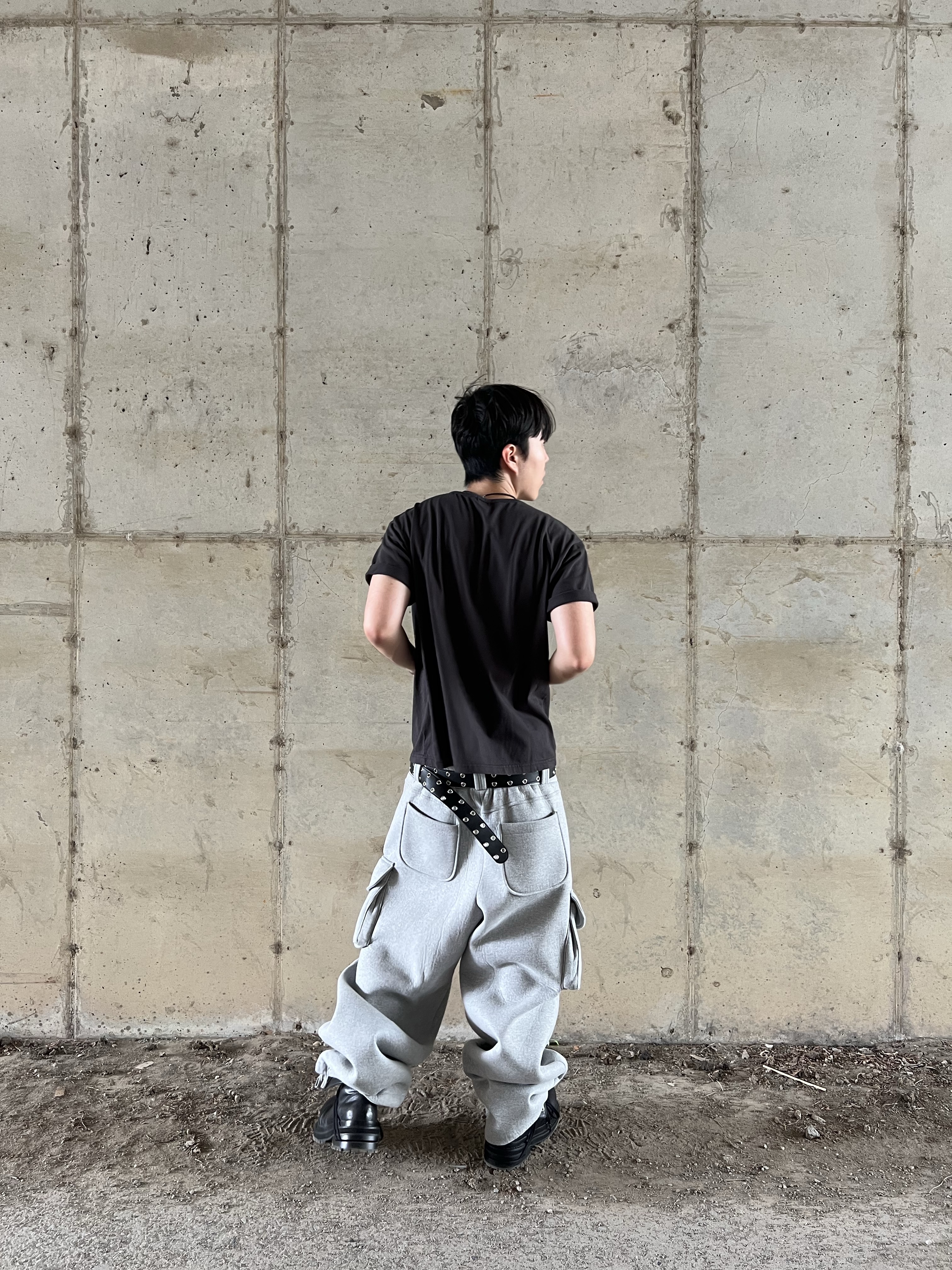 MJD X KOIN SEOUL Wide Cargo Sweat Pants 착용 스타일 - 4