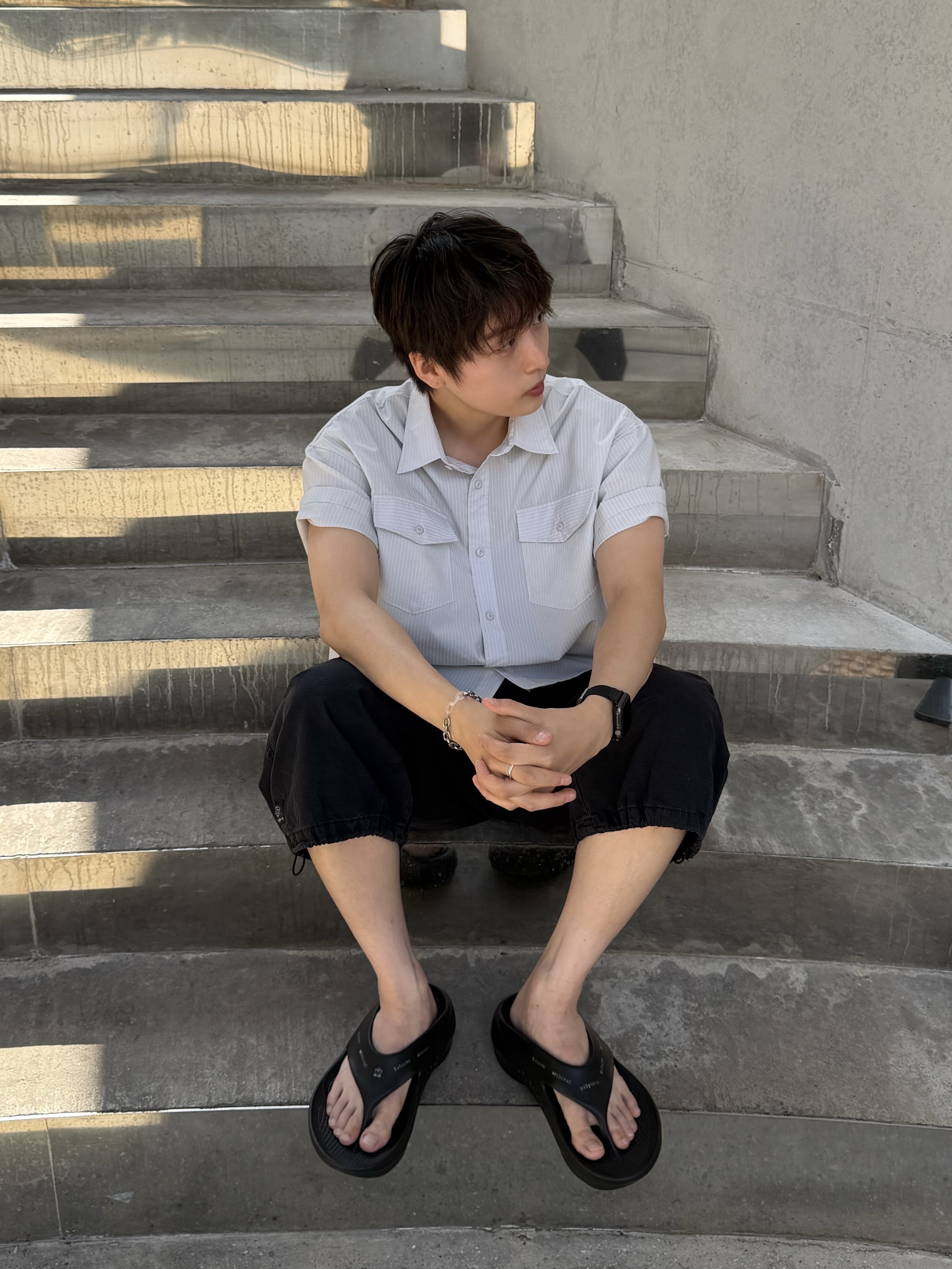 Oofos x Polyteru OOriginal + Black 착용 스타일 - 2