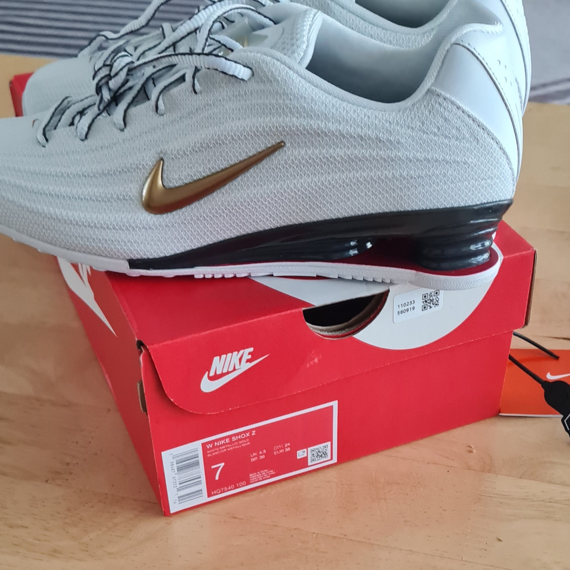 (W) Nike Shox Z White Metallic Gold 착용 스타일