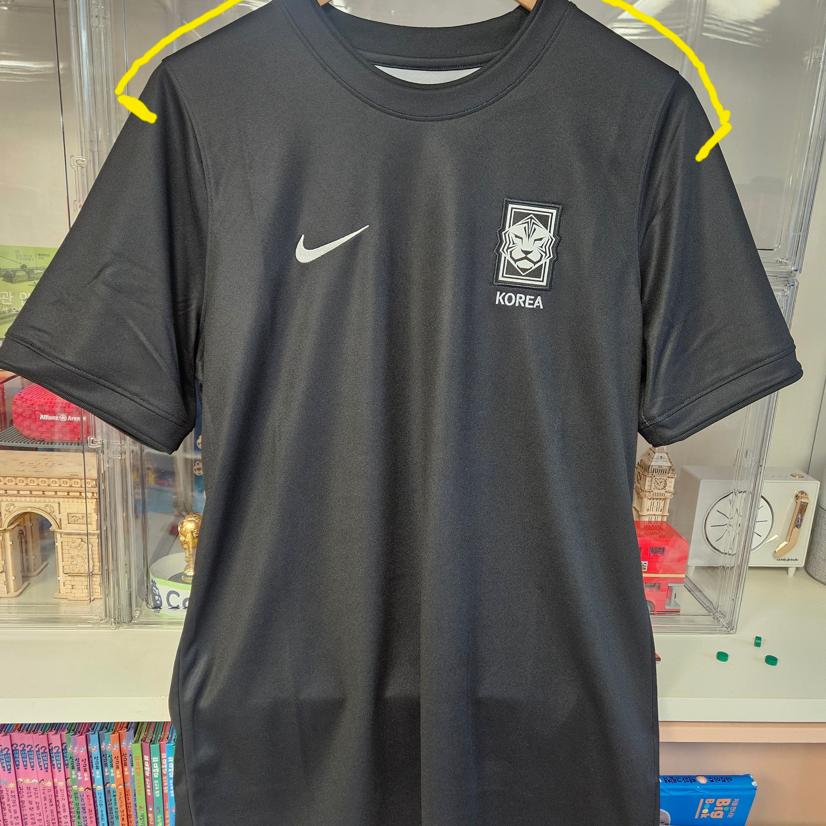 Nike x Peaceminusone Korea Academy Pro Short-Sleeve Football Top Black White (IH1682-010) 착용 스타일