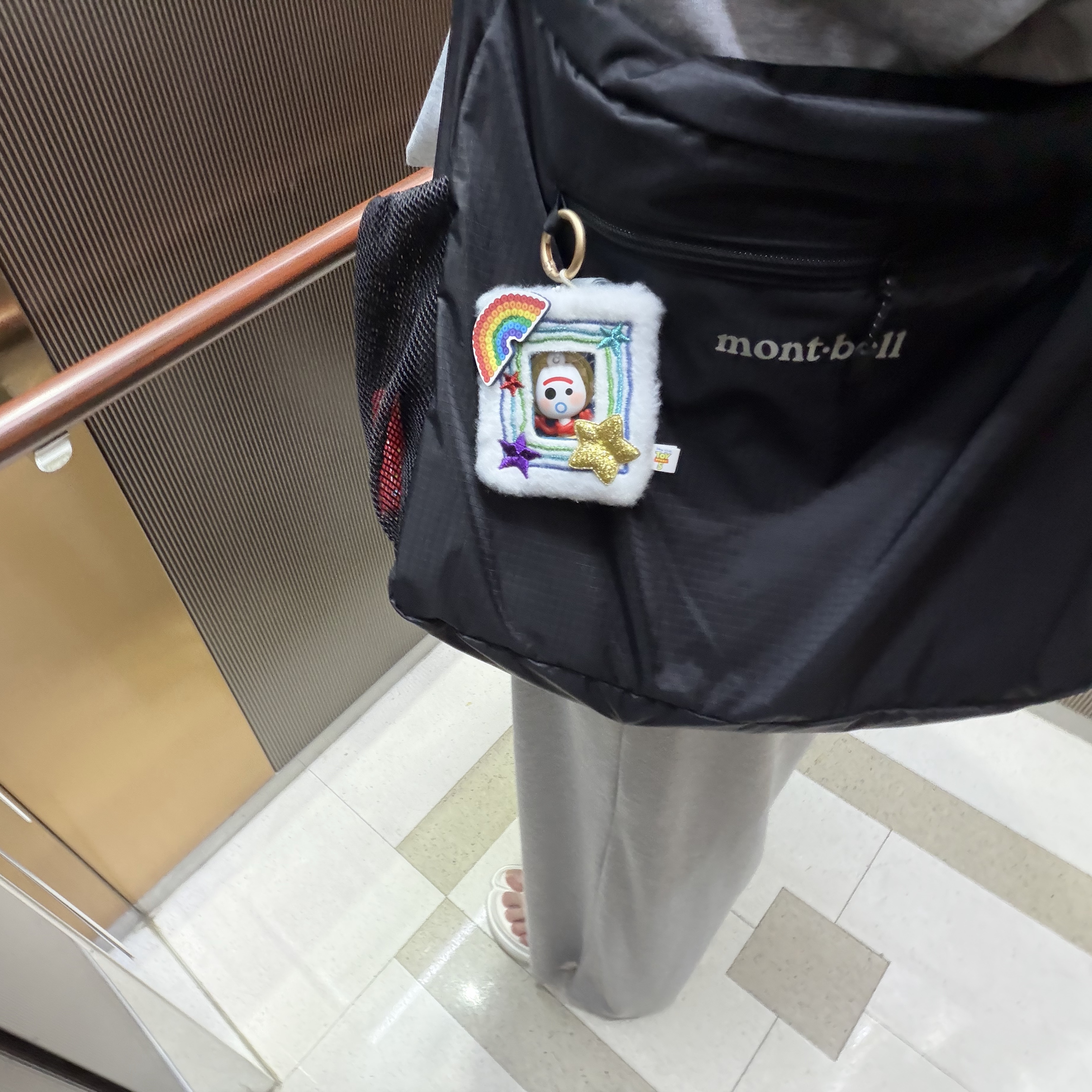 Montbell Pocketable Light Shoulder Bag Medium Black 착용 스타일