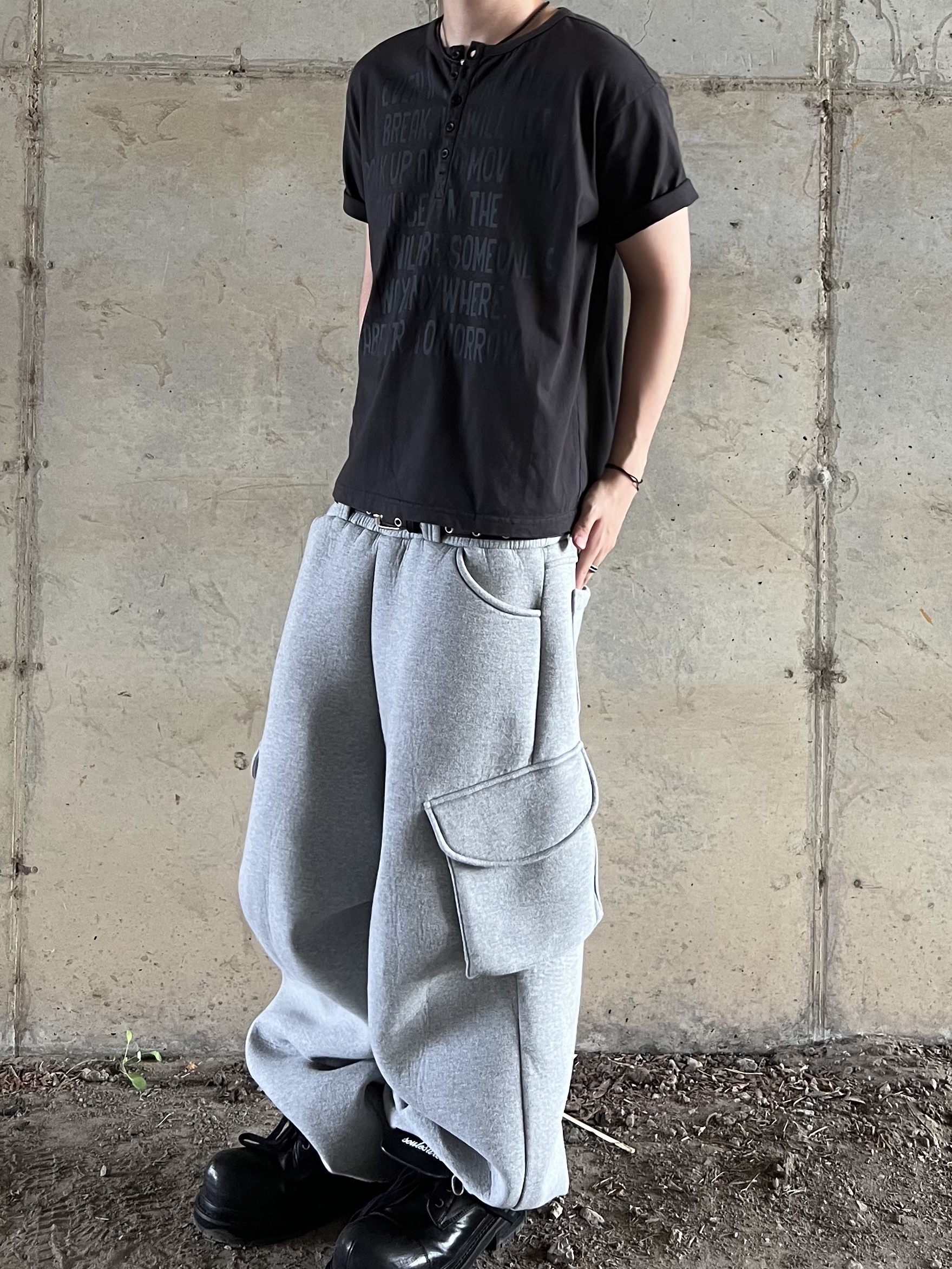 MJD X KOIN SEOUL Wide Cargo Sweat Pants 착용 스타일 - 6