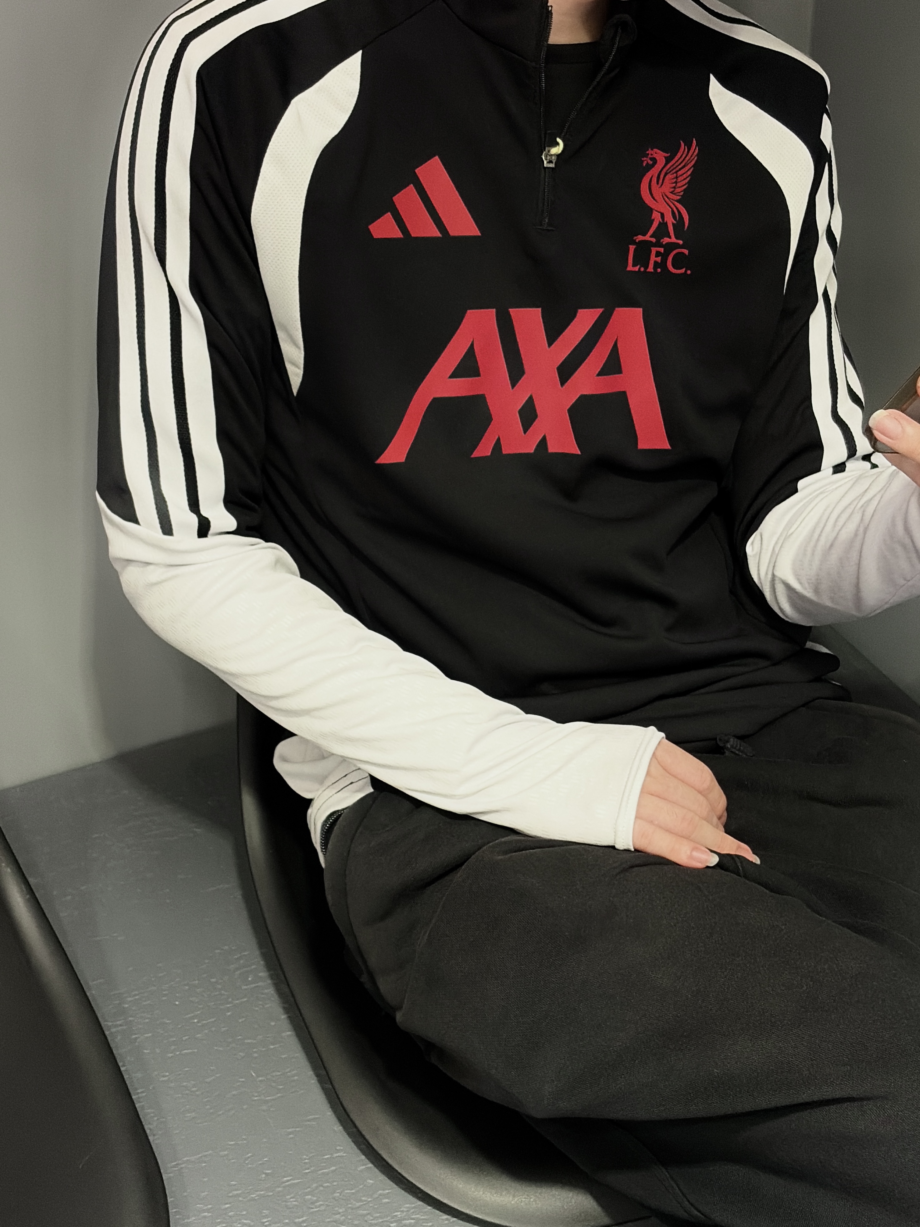 Adidas Liverpool FC 26/27 Tiro Training Top Black - KR Sizing (Non Marking Ver.) 착용 스타일 - 1