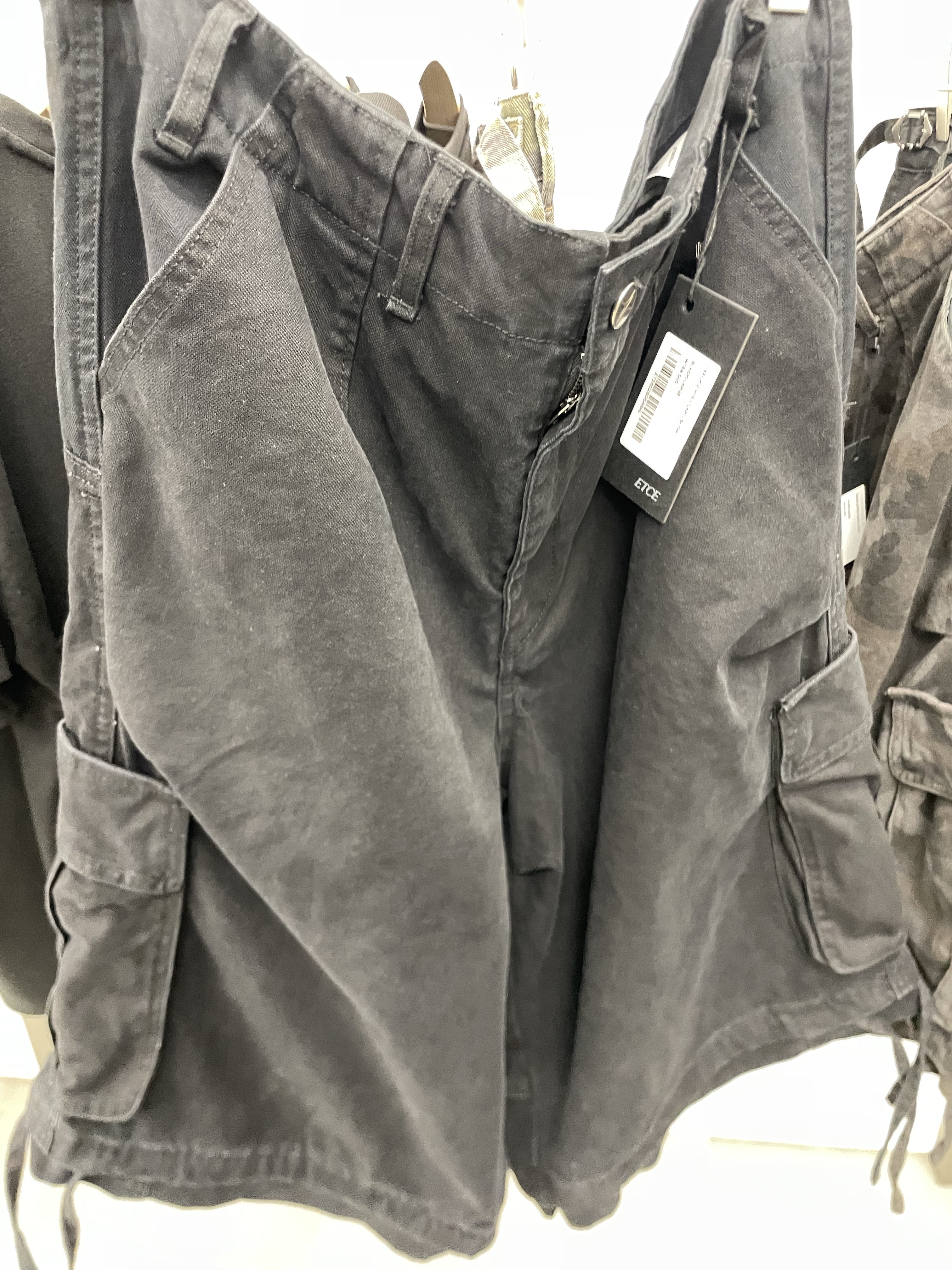 ETCE Back Zipper Cargo Short Black 착용 스타일