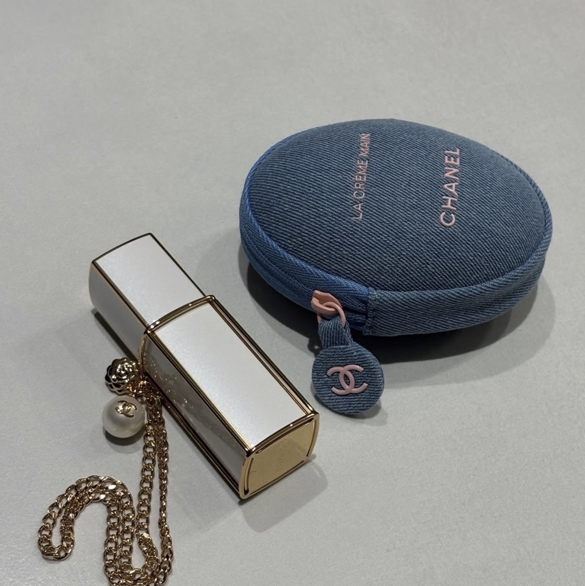 Chanel La Creme Main Hand Cream 50ml Limited Denim Makeup Collection, Chanel Coco Mademoiselle Eau De Parfum Refillable Purse Spray 3 x 7ml 착용 스타일