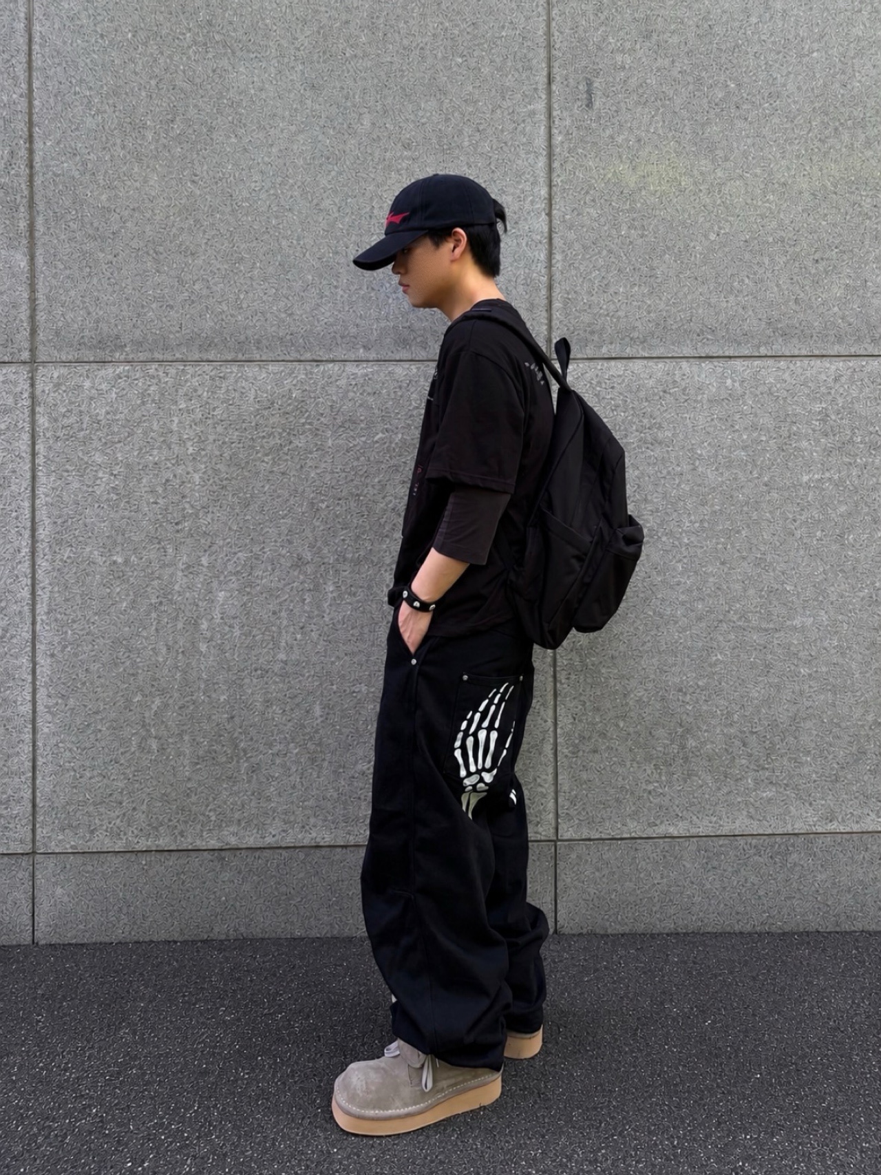 Jansport Superbreak Backpack Black, ETCE Washed Sacrifice Cap Black 착용 스타일 - 2
