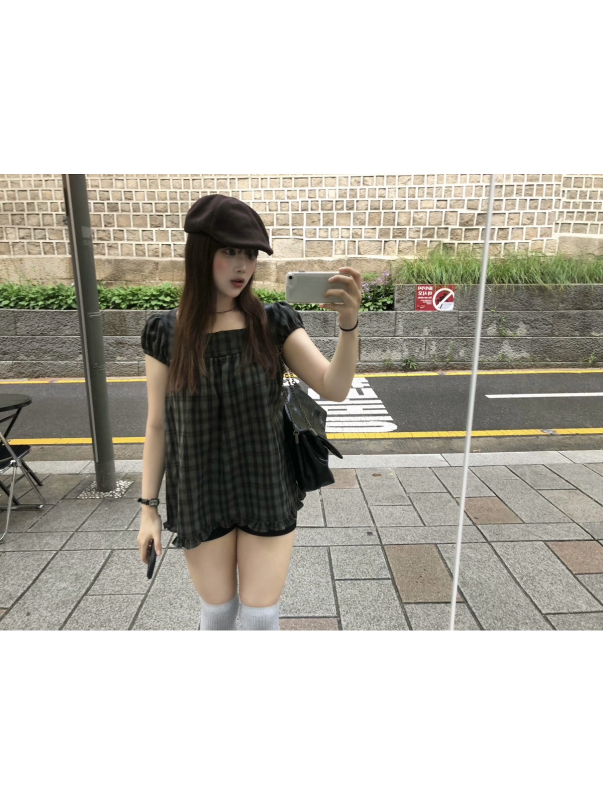 Zara Rock Style Flap Shoulder Bag Black 착용 스타일 - 1