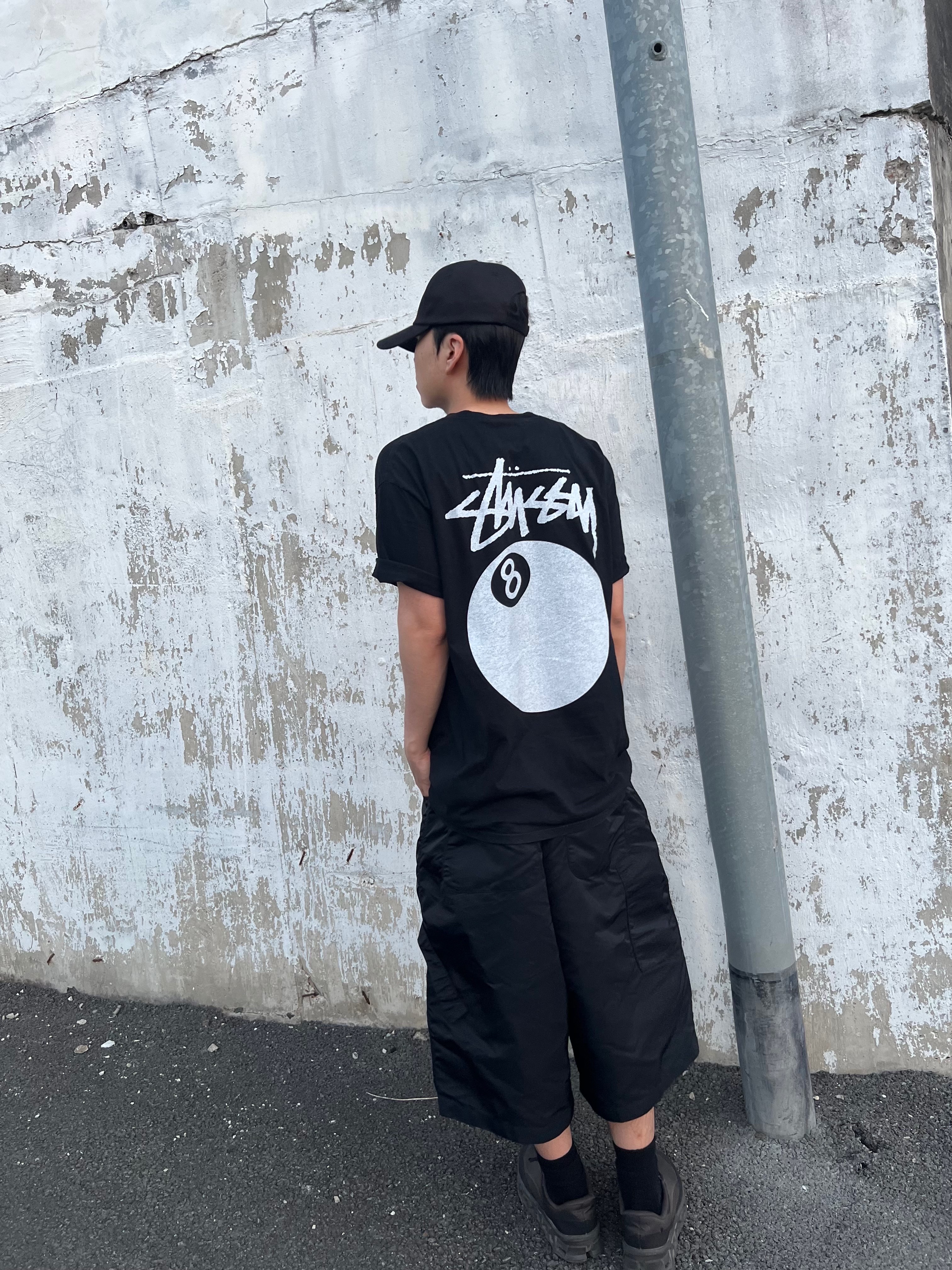 Stussy 8 Ball Pigment Dyed T-Shirt Black 착용 스타일 - 2