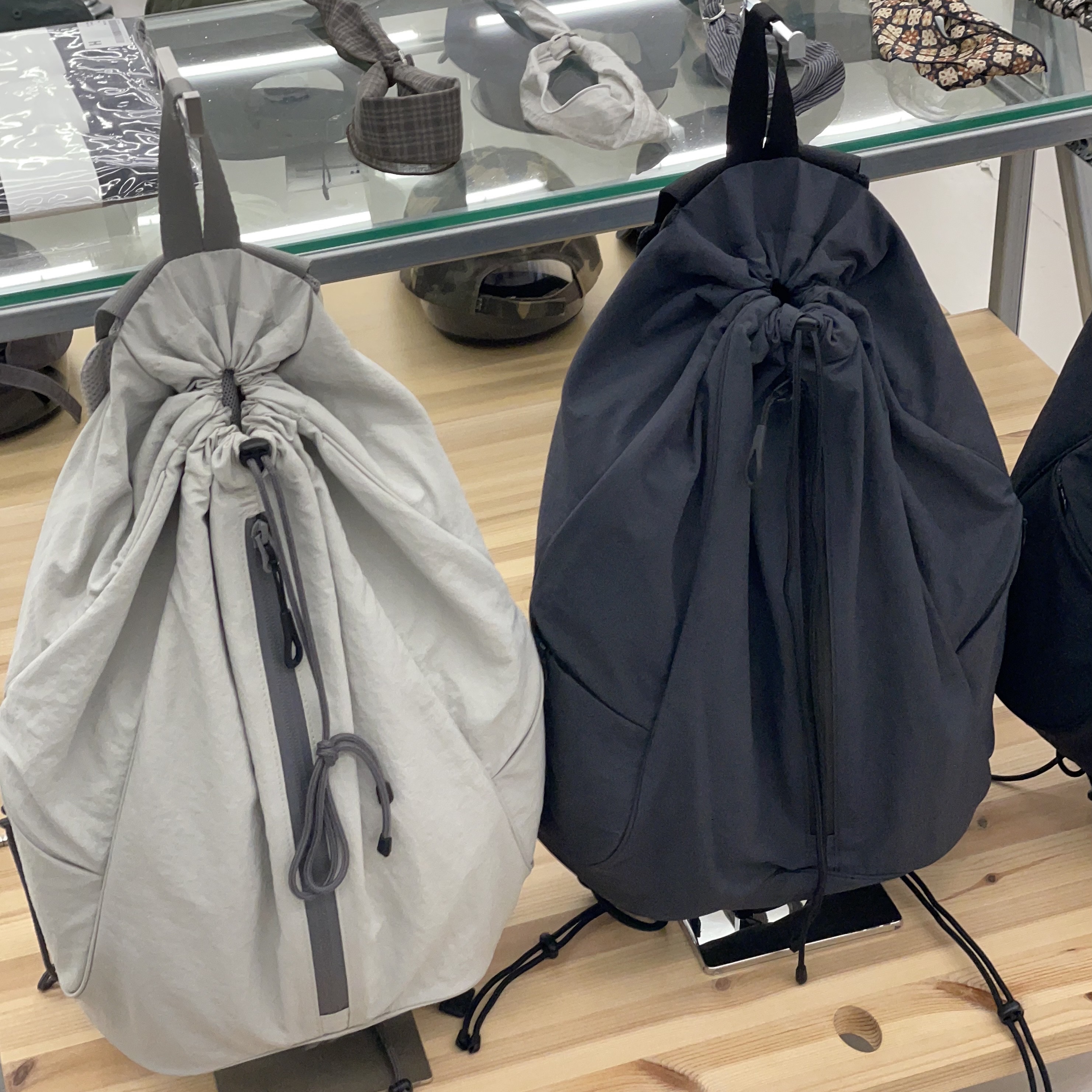 Hatchingroom String Backpack Nylon Black 착용 스타일