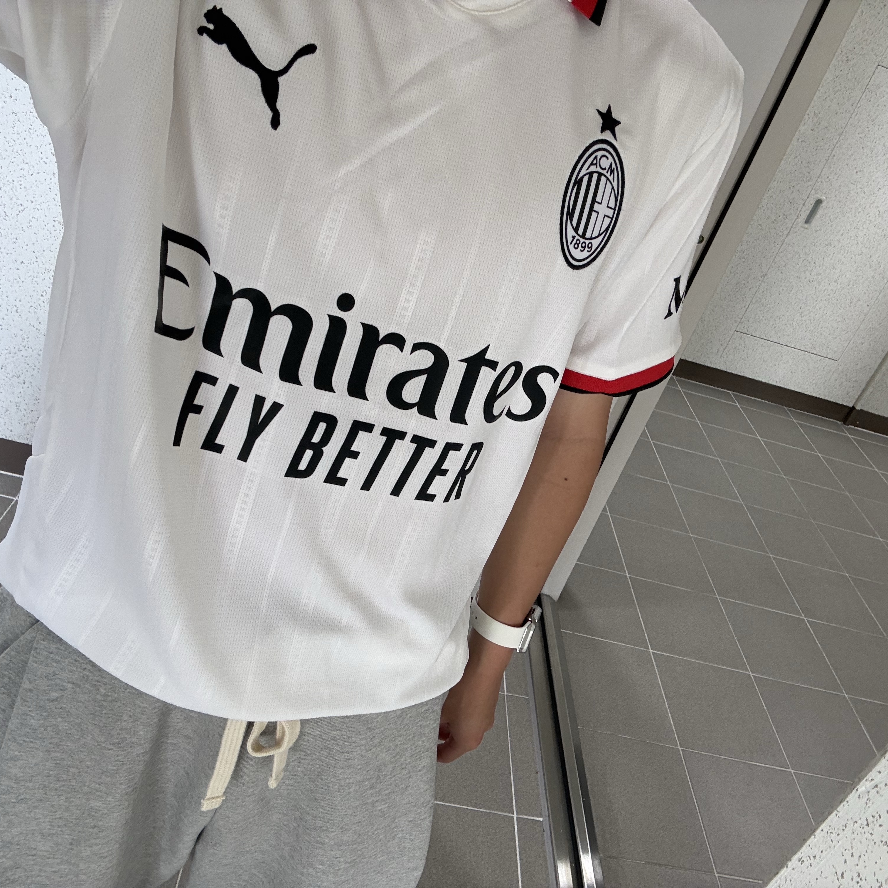 Puma AC Milan 2024/25 Away Jersey White (Non Marking Ver.), Knitted Bermuda Traning Half Pants Melange Grey 착용 스타일 - 2