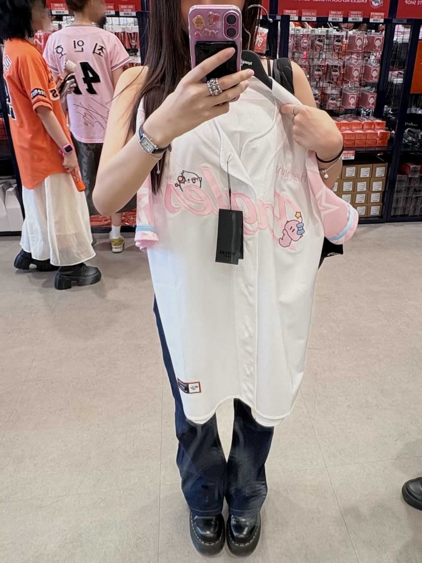 Hanwha Eagles x KKUMSUNI Replica Uniform White (Non Marking Ver.), Dr. Martens 1461 Quad Black 착용 스타일