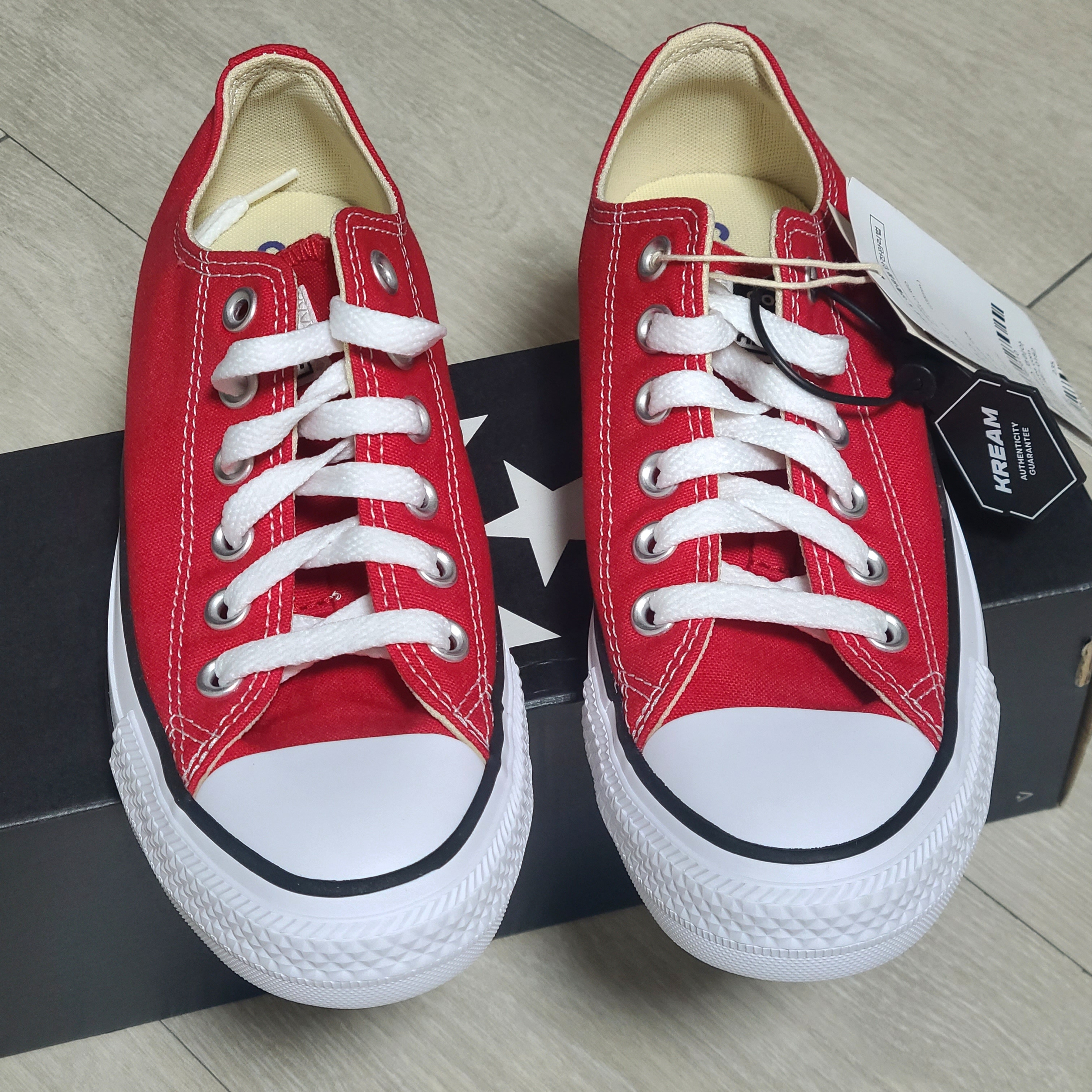 Converse Chuck Taylor All Star Classic Ox Red 착용 스타일 - 1