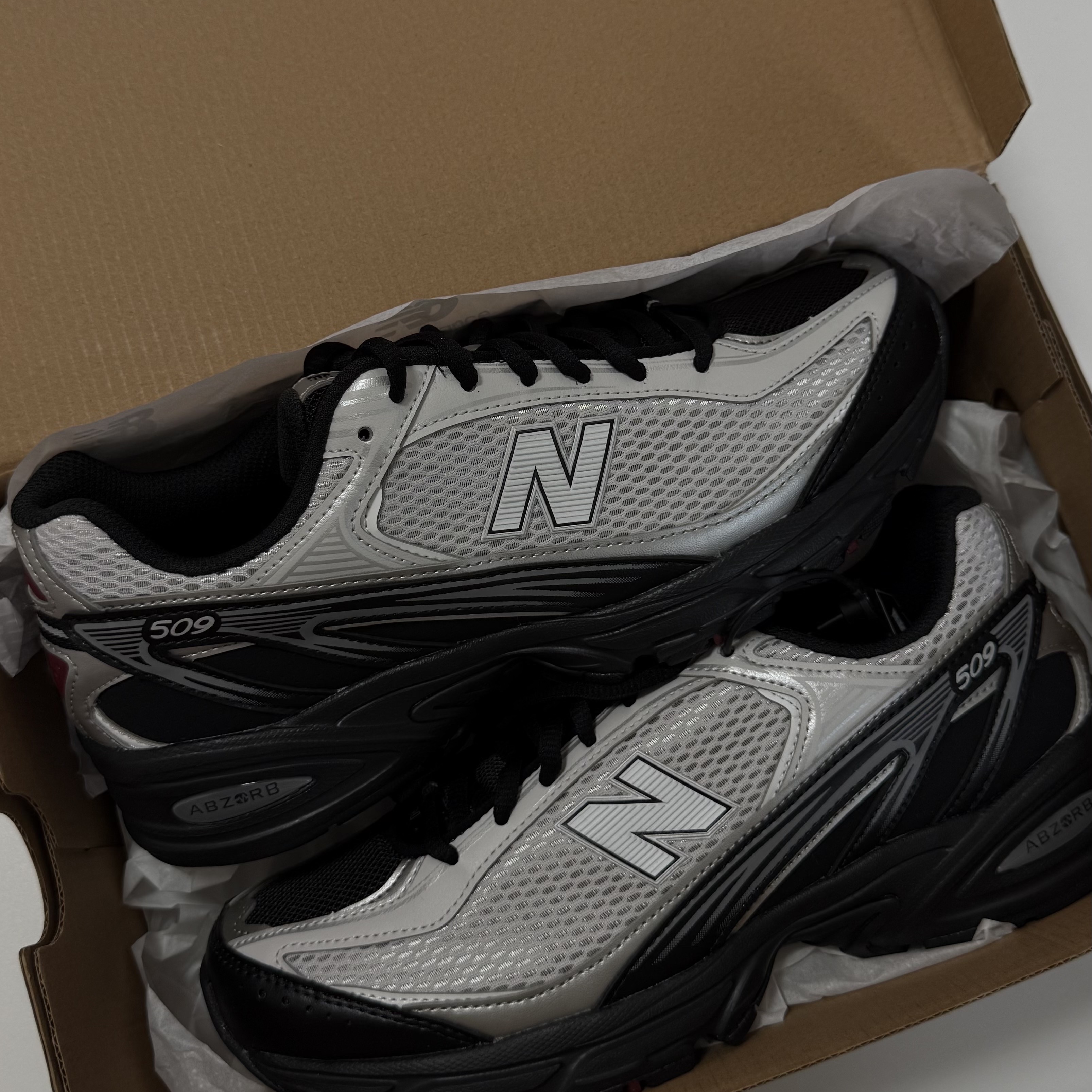 New Balance 509 Black Gray 착용 스타일