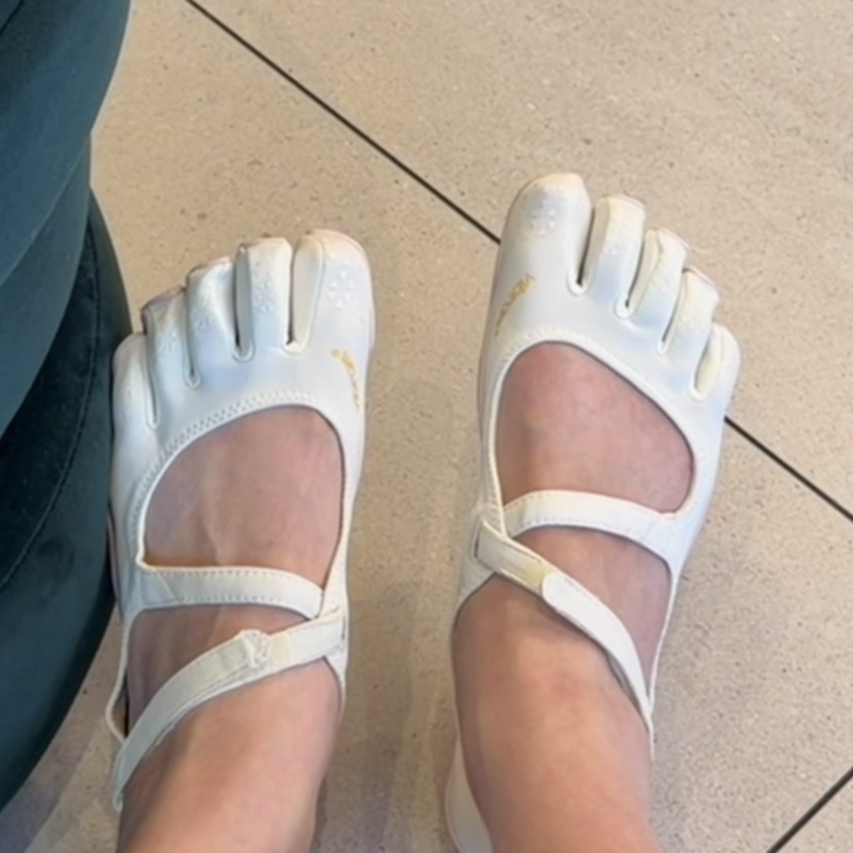 (W) Vibram Fivefingers V-Soul Ivory Dusty Pink 착용 스타일