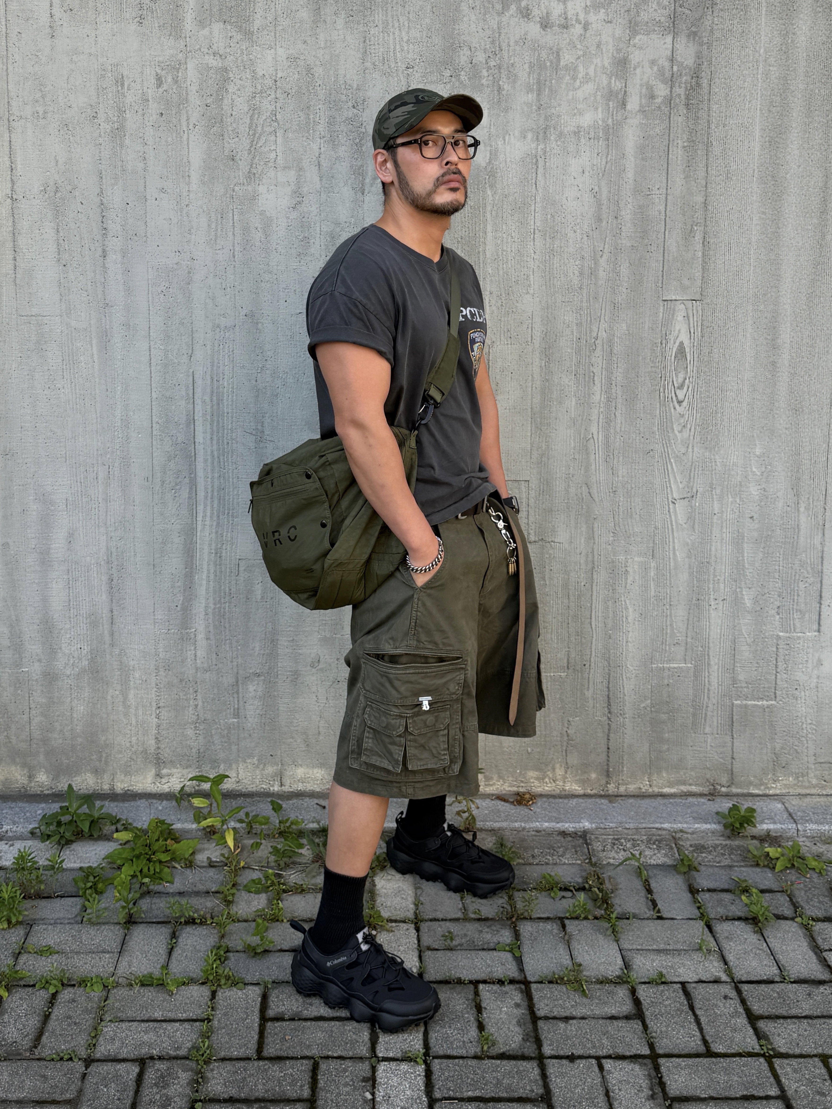 NOMANUAL Washed Cargo Shorts Olive, Punch Drunk Parties PCDP Washed Crop Tee Charcoal 착용 스타일 - 4