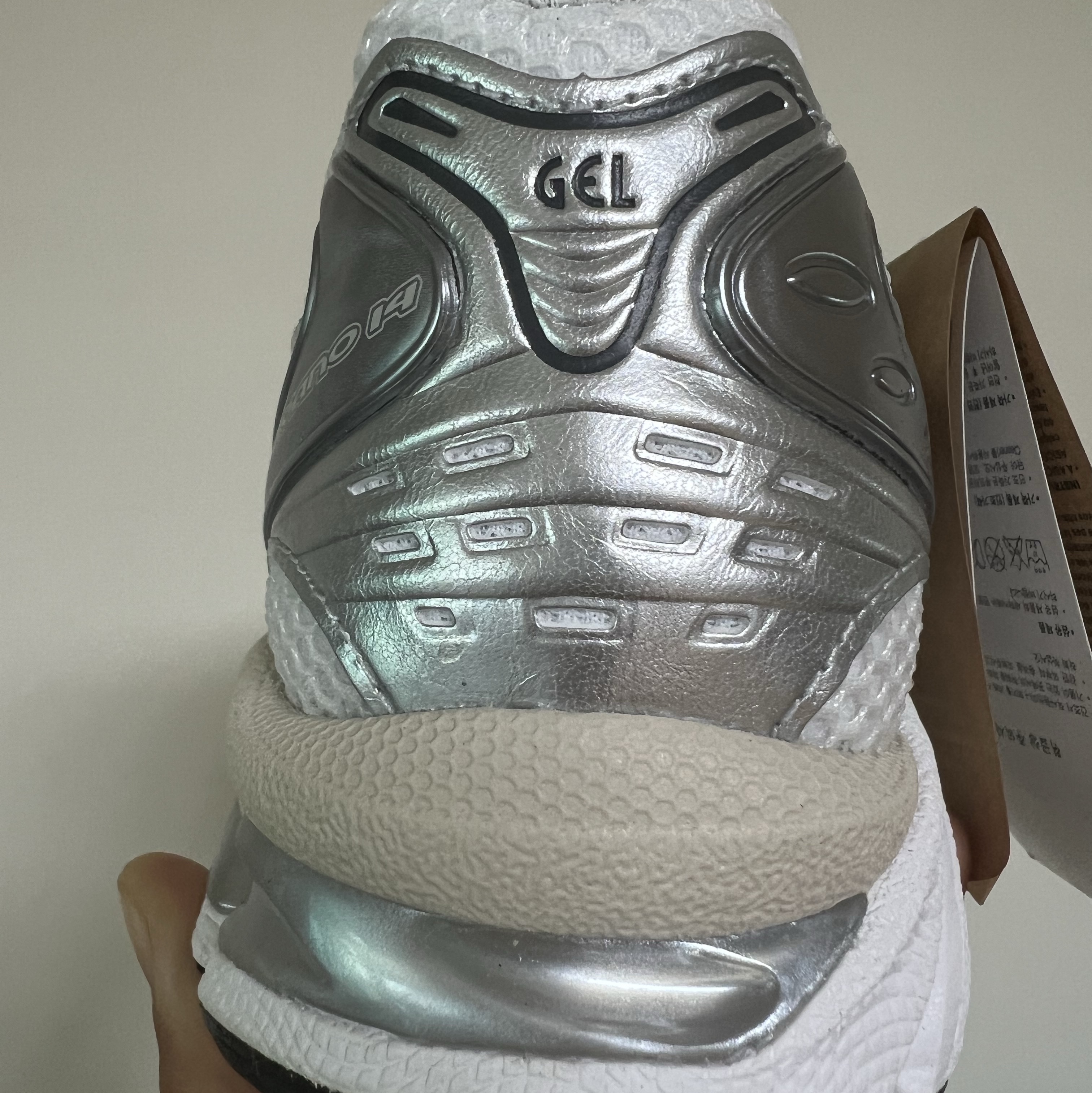 Asics Gel-Kayano 14 White Graphite Grey 착용 스타일 - 3