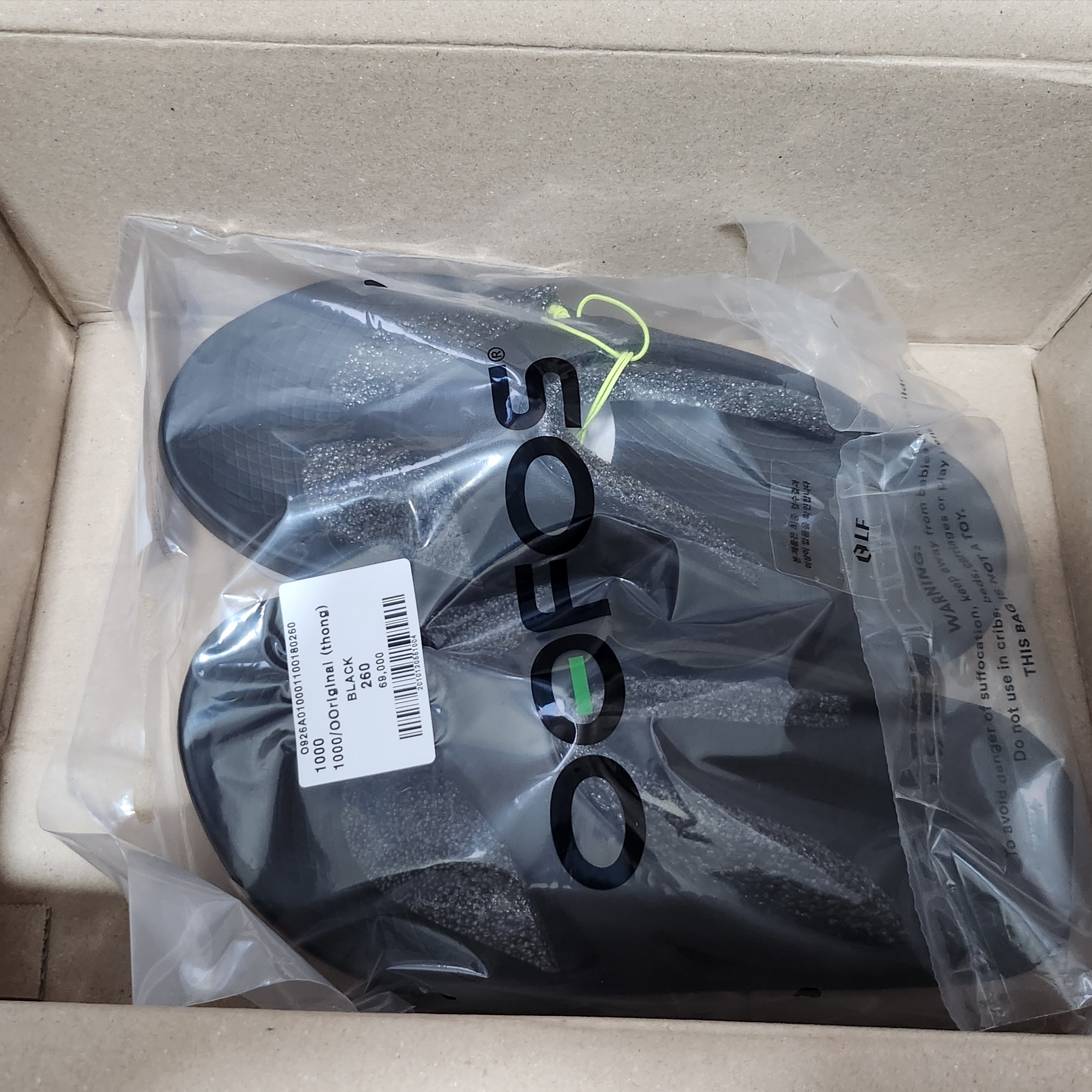 Oofos OOriginal Black 착용 스타일 - 6