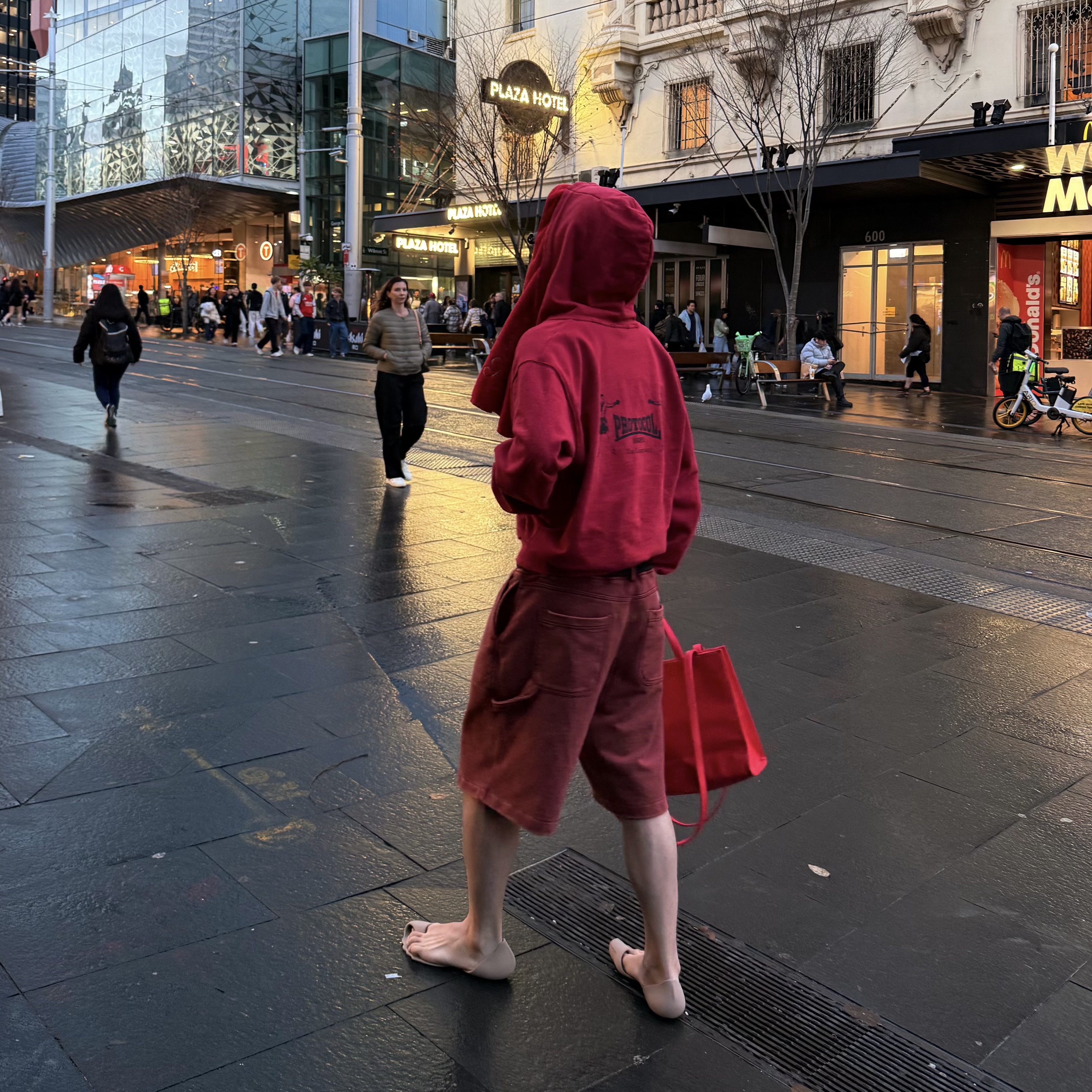 Protocol Index Terry Towel Zip Hoodie Red, Telfar Large Shopping Bag Red 착용 스타일 - 5