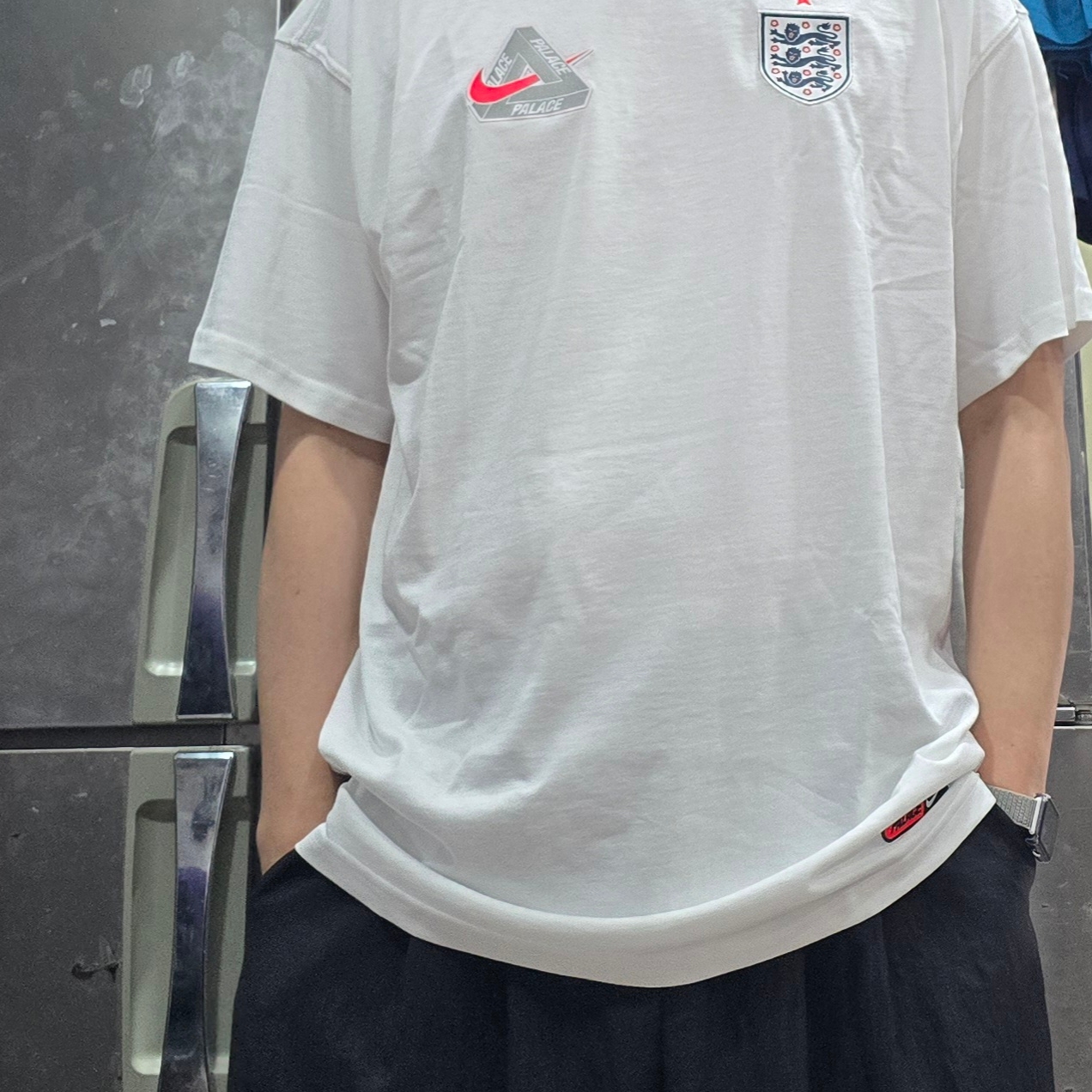Palace x Nike England T-Shirt White 착용 스타일 - 2