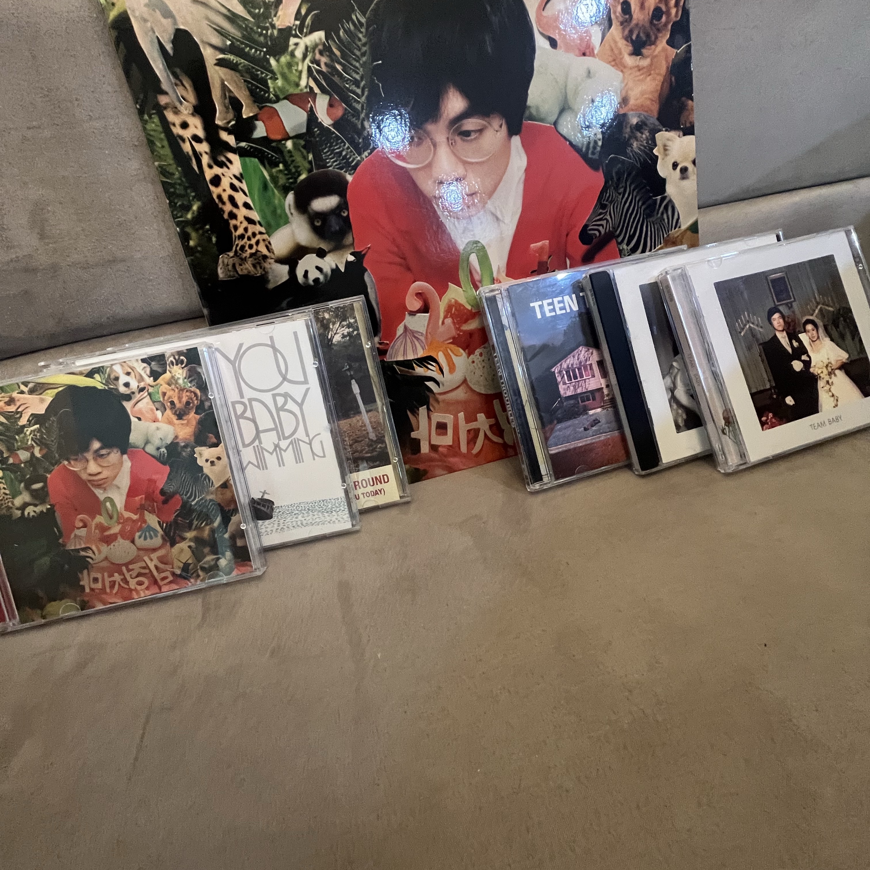 The Black Skirts 1st Album 201 LP Red Glitter 착용 스타일
