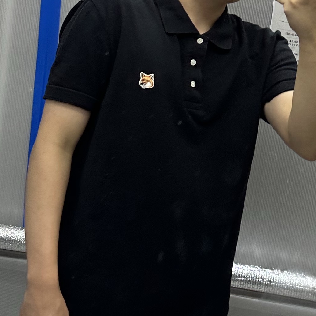 Maison Kitsune Fox Head Patch Classic Polo Black 착용 스타일