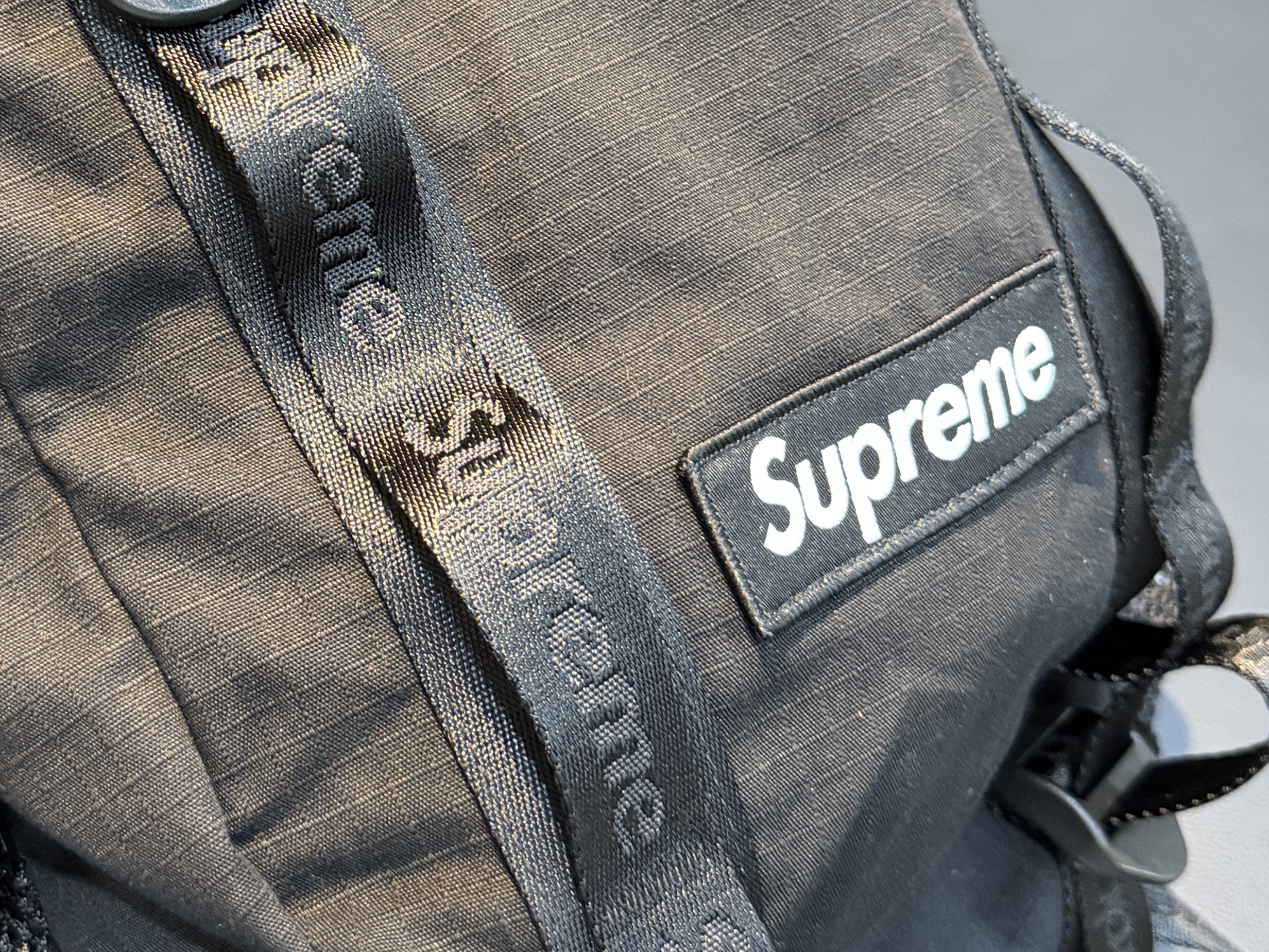 Supreme Backpack Black - 26SS 착용 스타일
