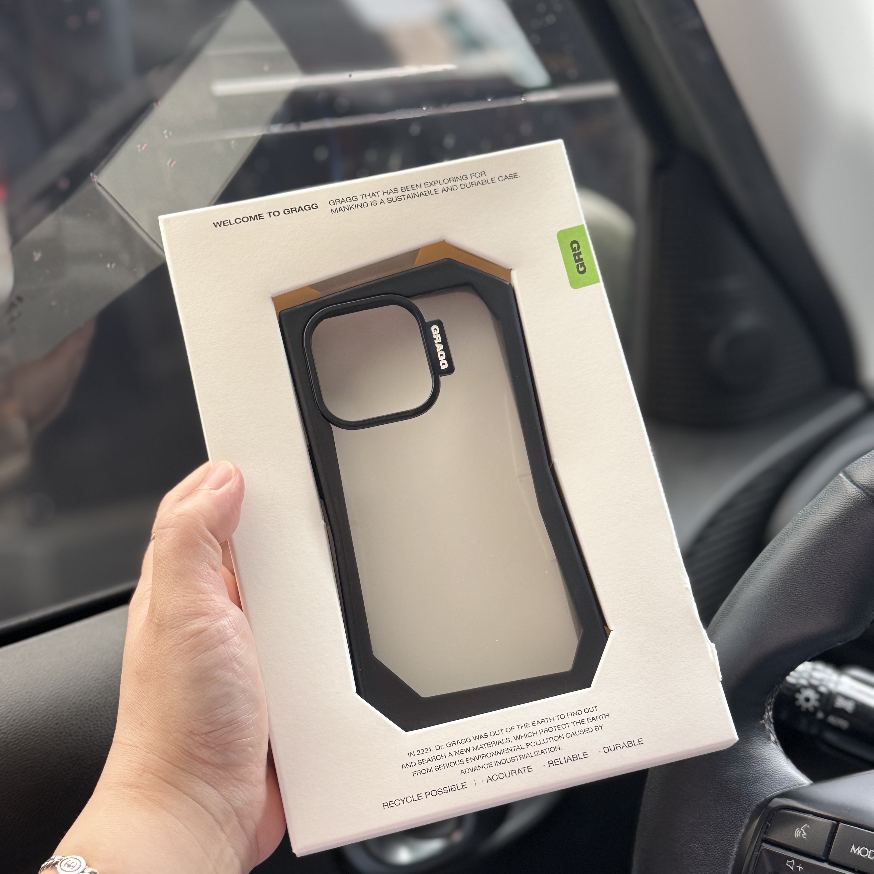 Gragg Landing Corner Case - Luminous Green [X Ndjolijean] 착용 스타일