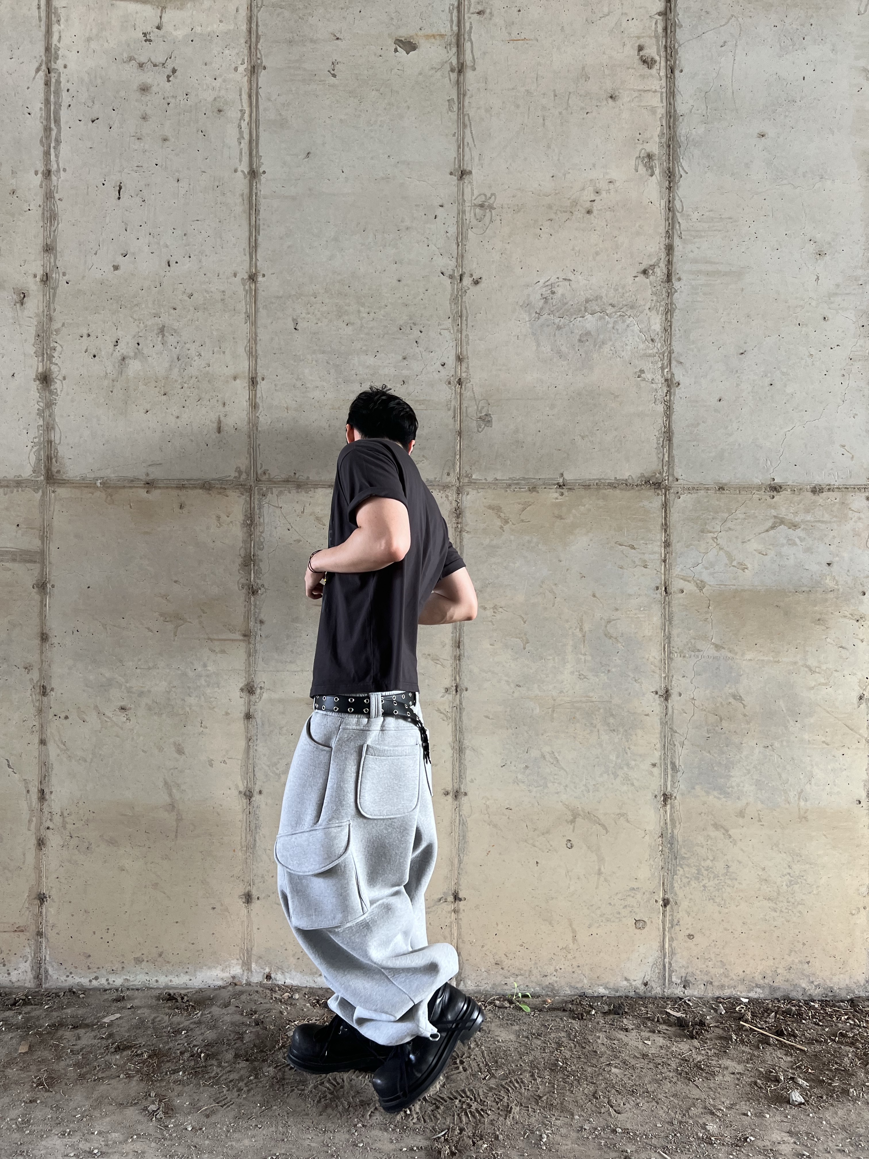MJD X KOIN SEOUL Wide Cargo Sweat Pants 착용 스타일 - 5