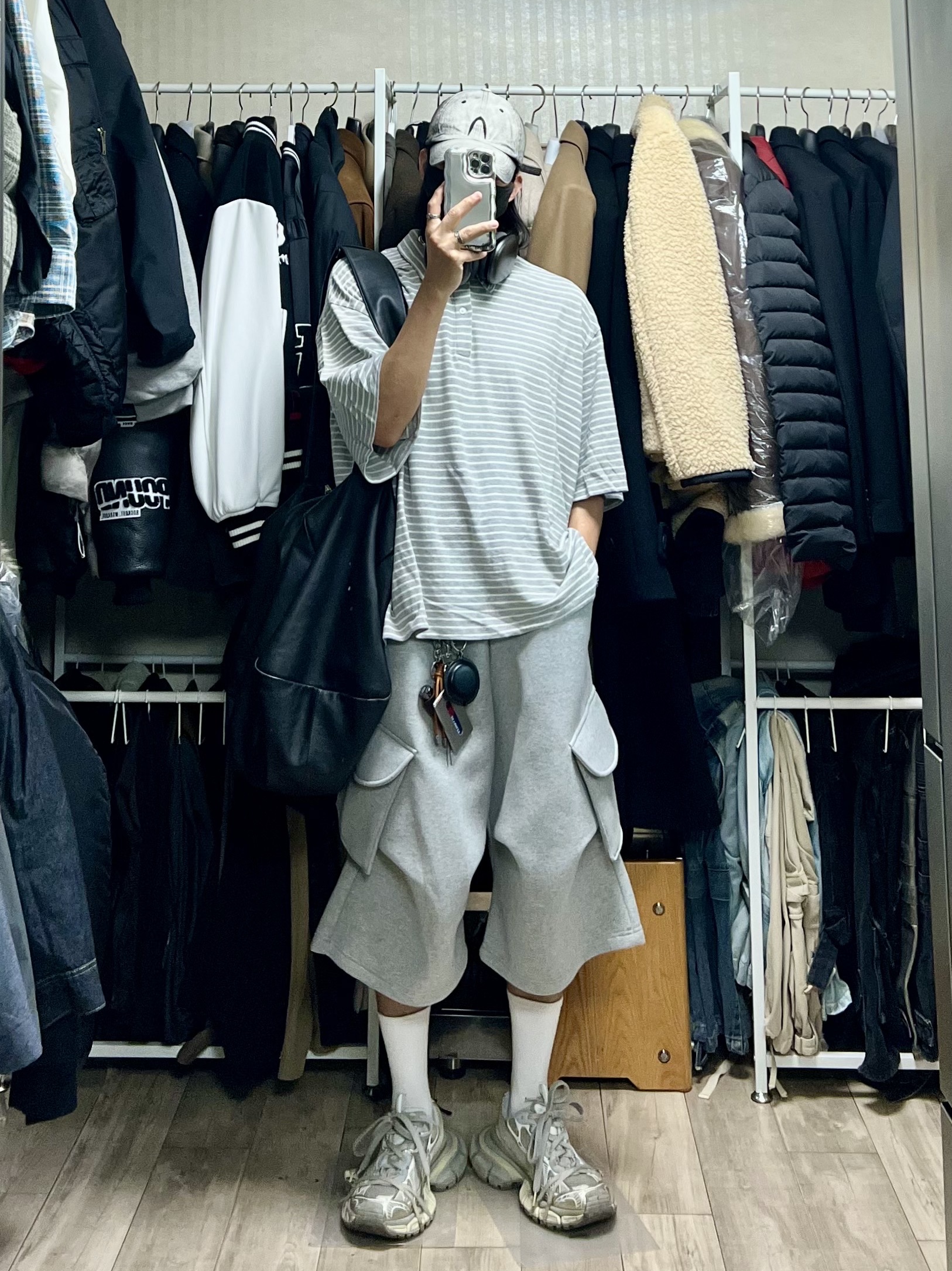 Kamien Stripe Polo T-Shirt Gray, MJD Wide Cargo Bermuda Pants Melange Grey 착용 스타일