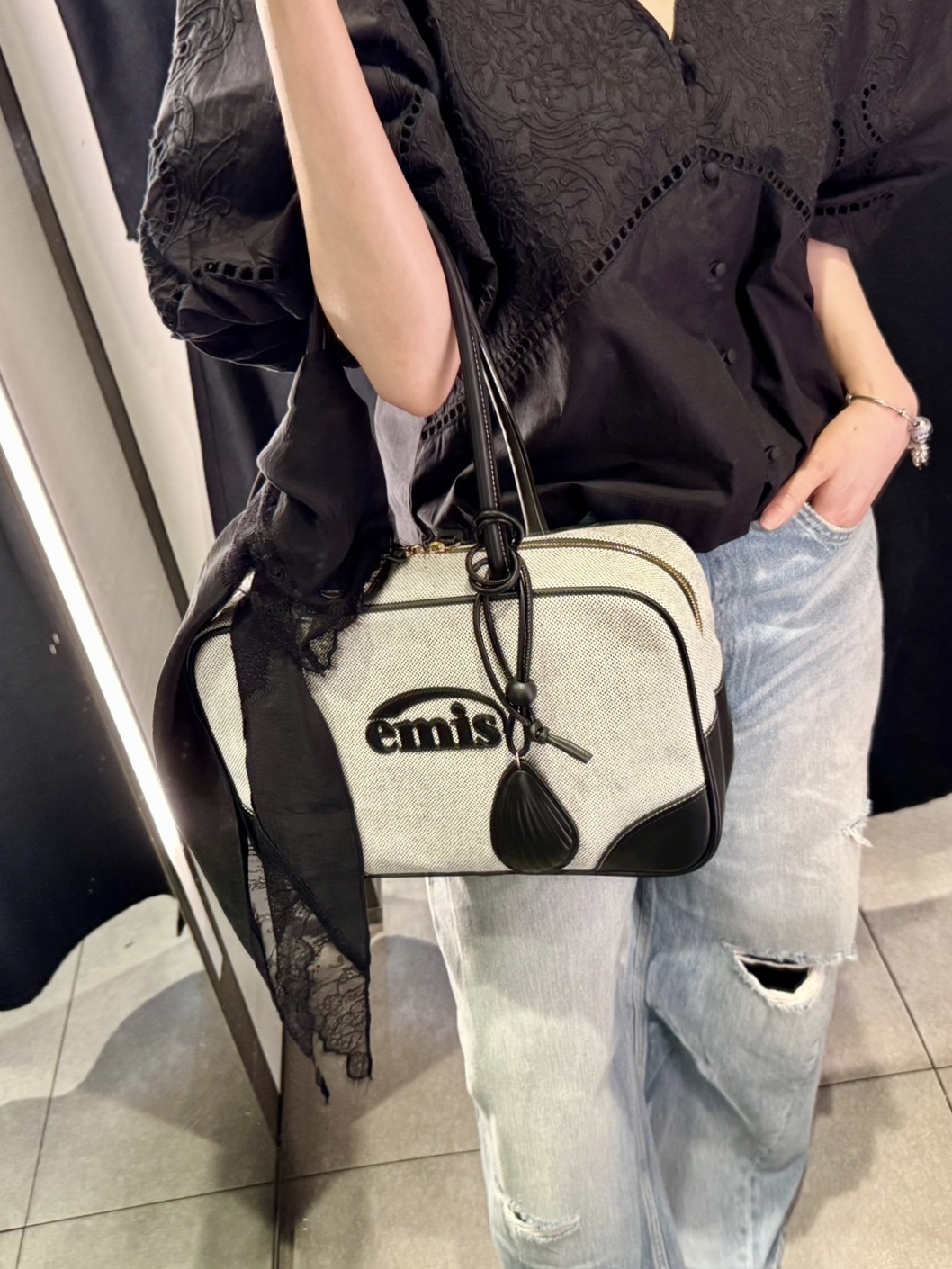 Emis Canvas Leather Tote Bag Black, Emis Washed Denim Ball Cap Light Blue Denim Navy 착용 스타일 - 5