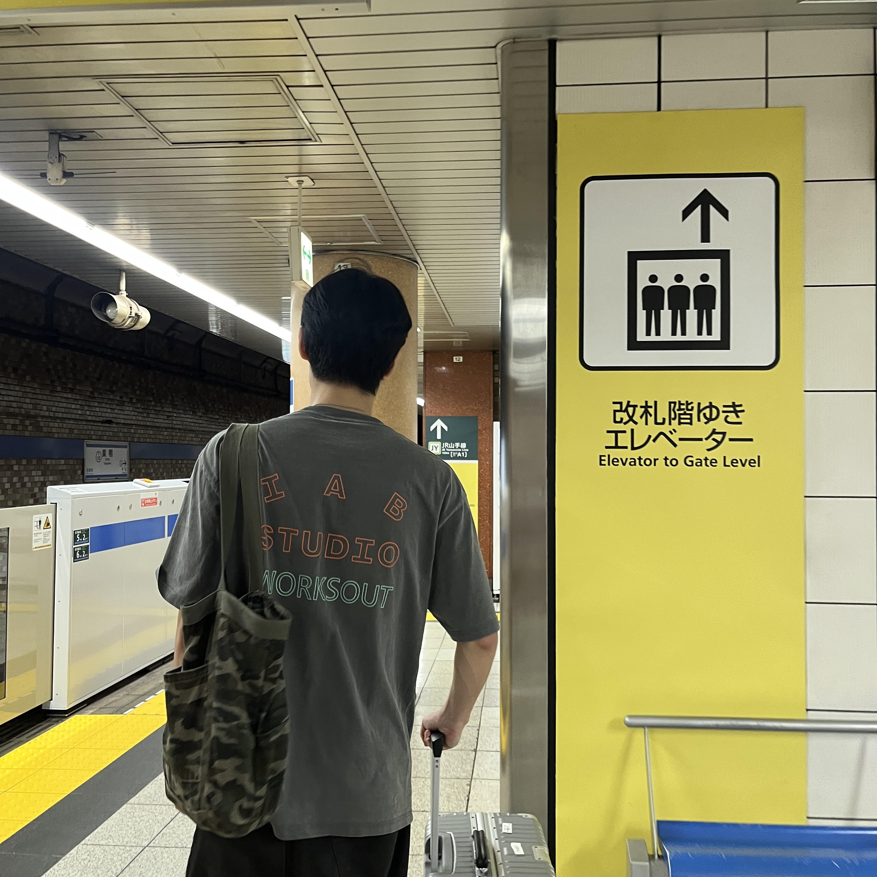 IAB Studio Pigment T-Shirt Charcoal for Worksout 착용 스타일